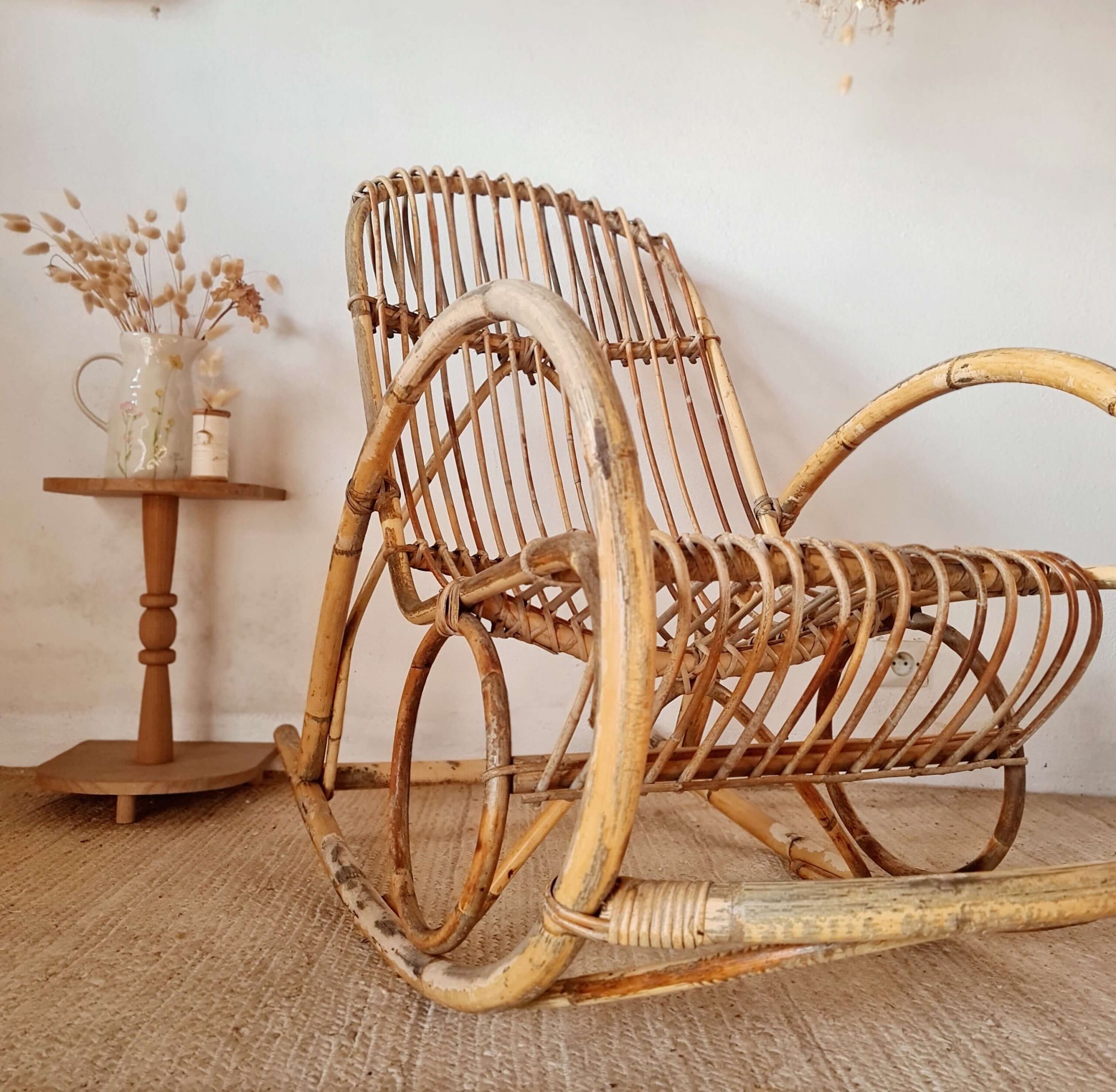 Rocking-chair en rotin ancien, années 60