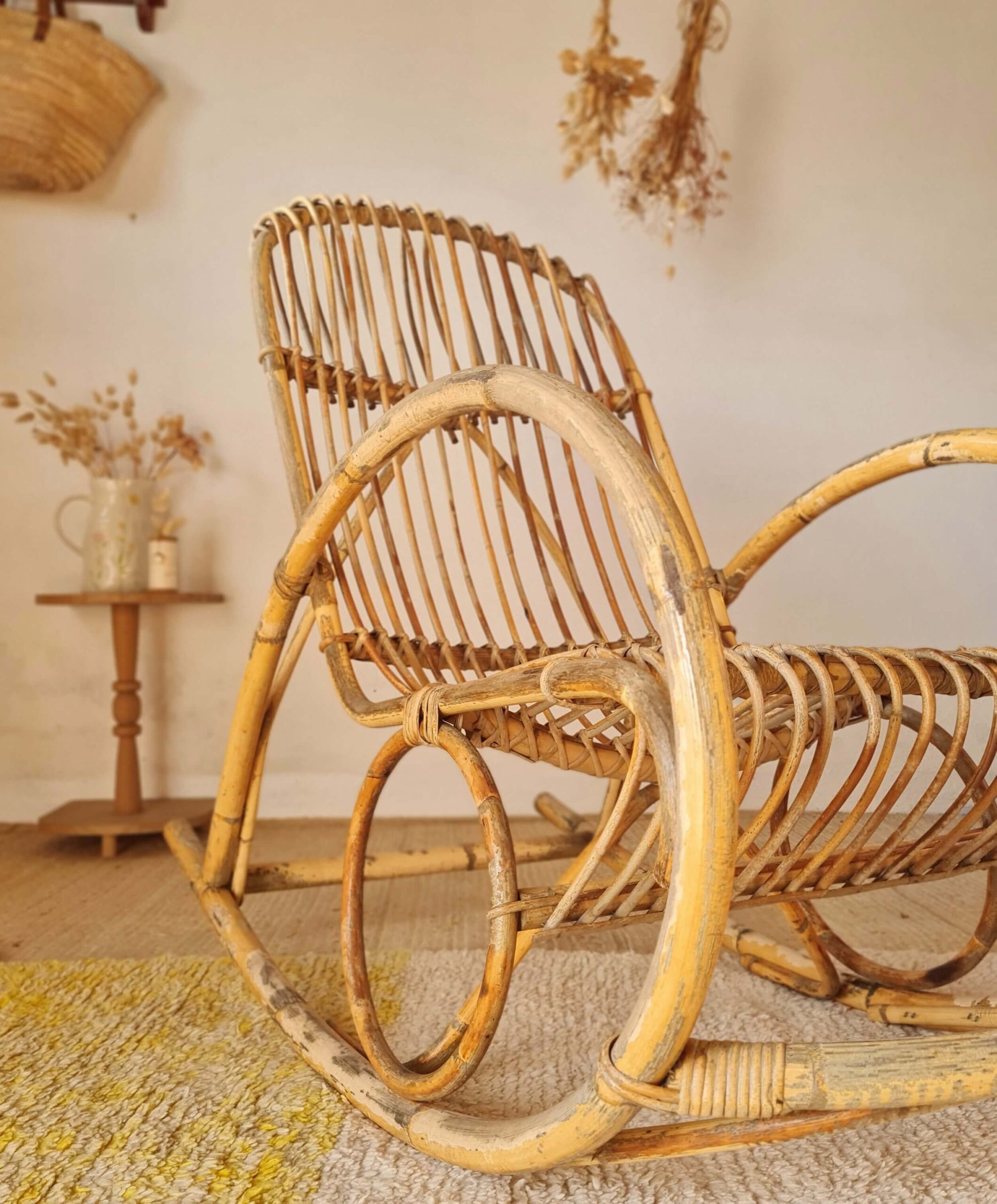 Rocking-chair en rotin ancien, années 60