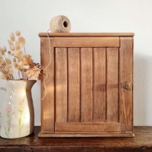 Armoire en bois brut ancienne