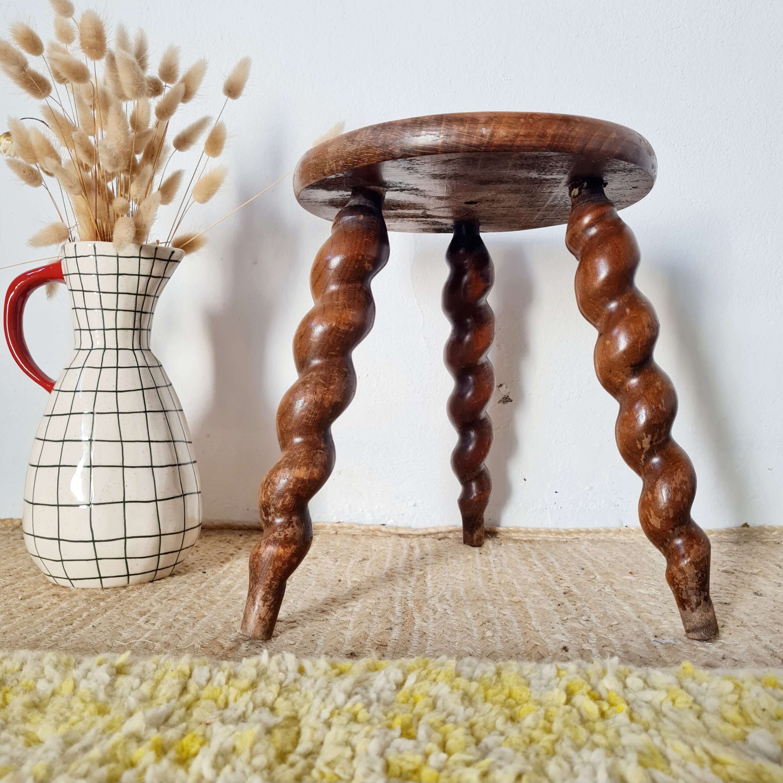 Tabouret de ferme ancien moderniste pieds à vis