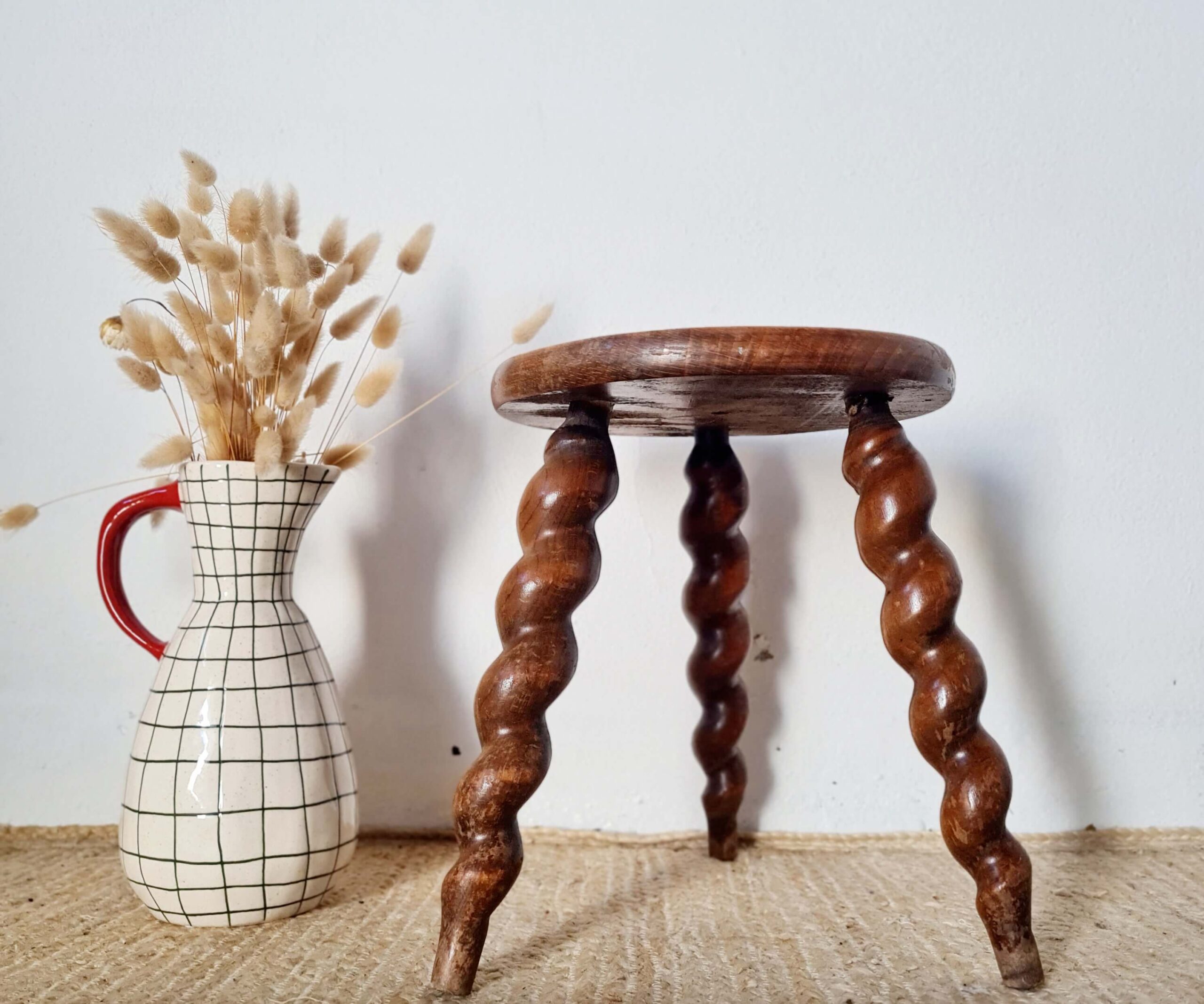 Tabouret de ferme ancien moderniste pieds à vis