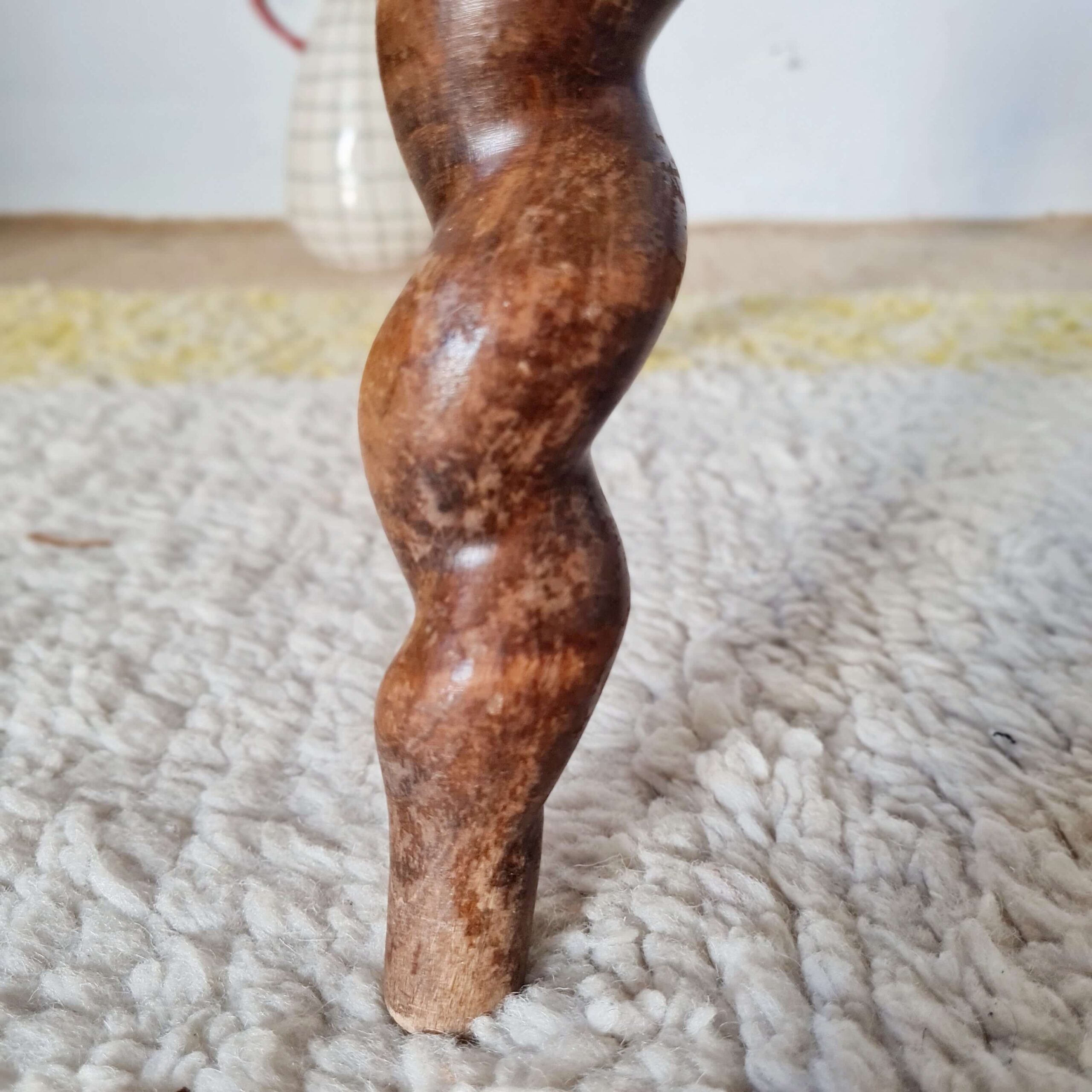 Tabouret de ferme moderniste pieds à vis