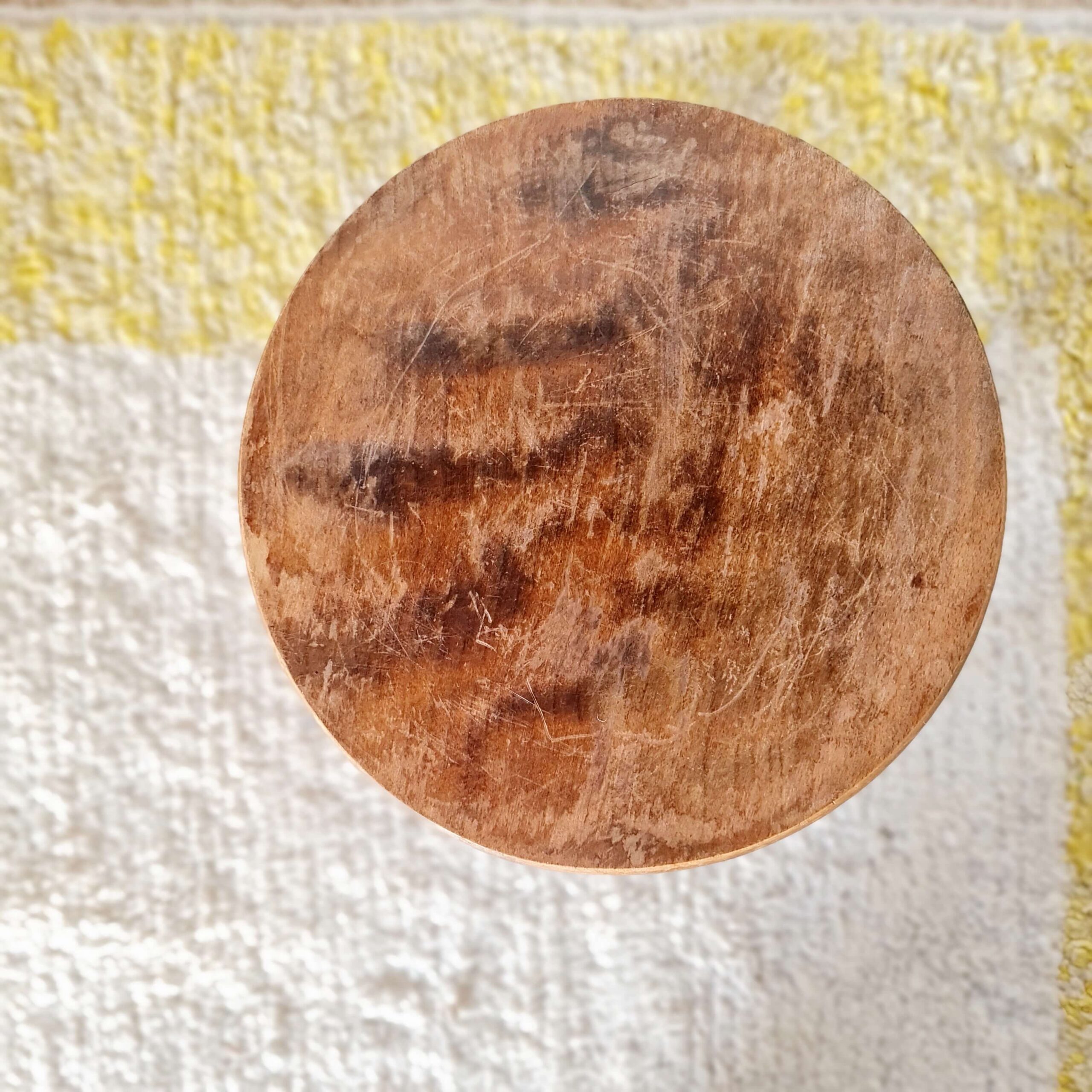 Tabouret de ferme moderniste pieds à vis