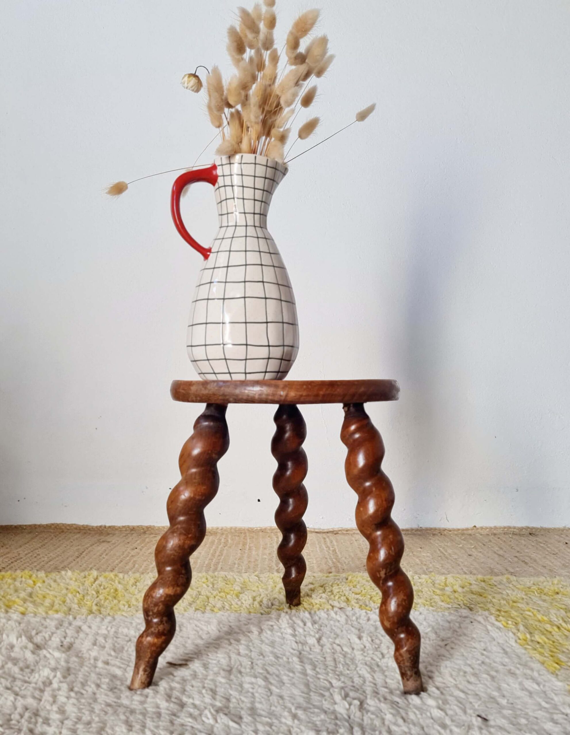 Tabouret de ferme moderniste pieds à vis