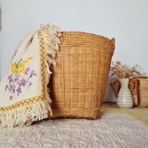 Panier cache-pot en rotin ancien