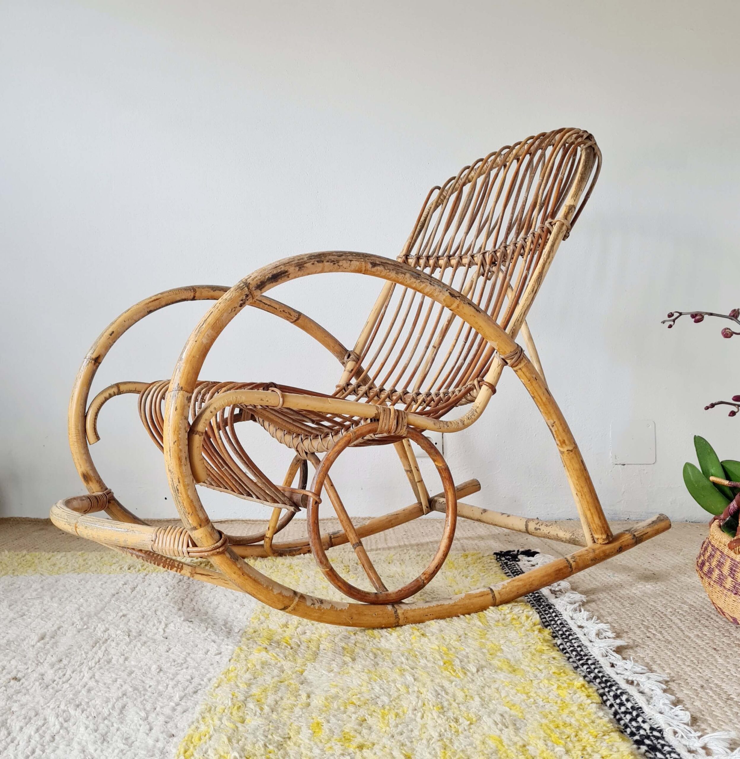 Rocking-chair en rotin ancien, années 60