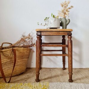 Ravissant tabouret de ferme ancien en bois avec patine authentique