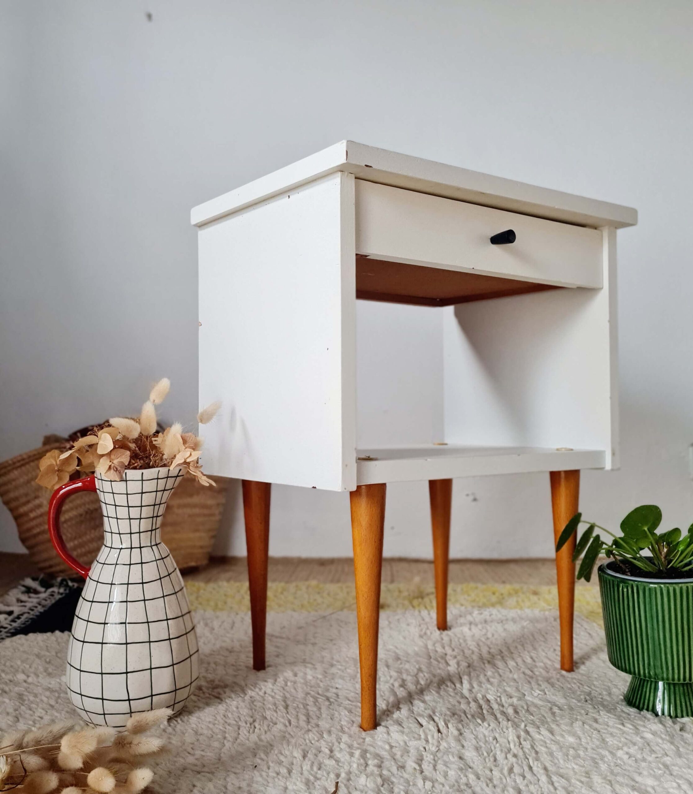 Chevet vintage pieds fuselés - blanc