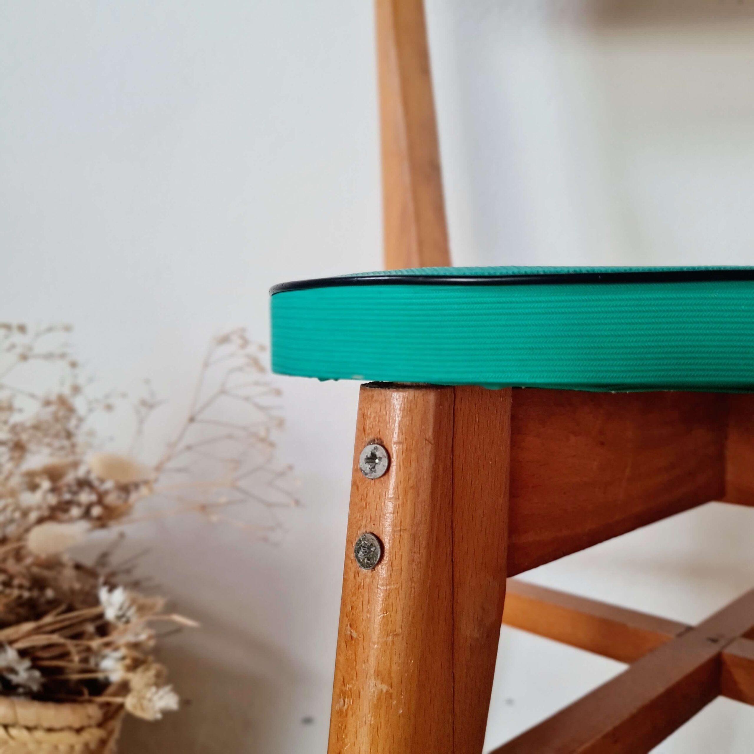 Chaise bistrot années 60 verte