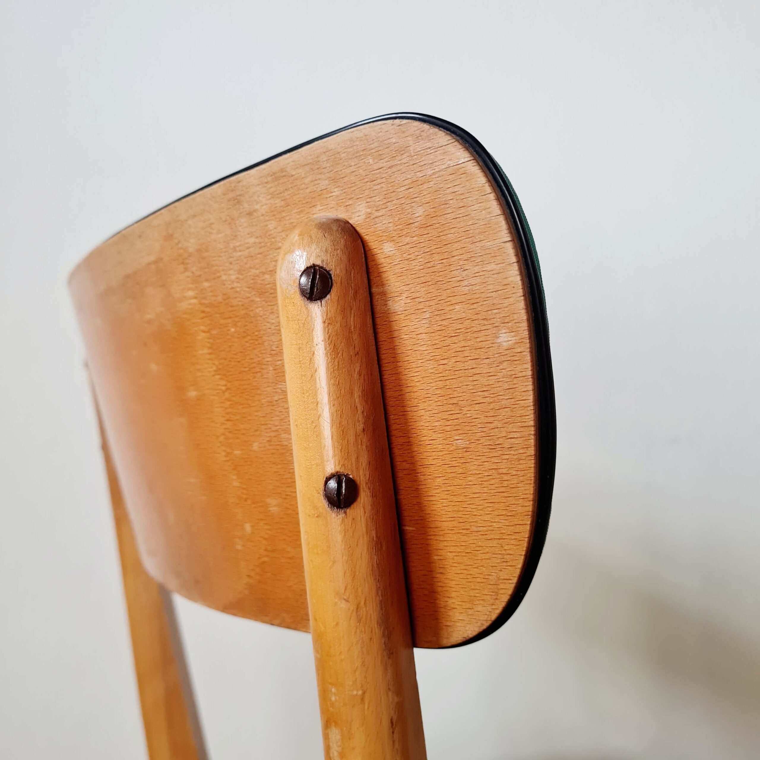 Chaise bistrot années 60 verte