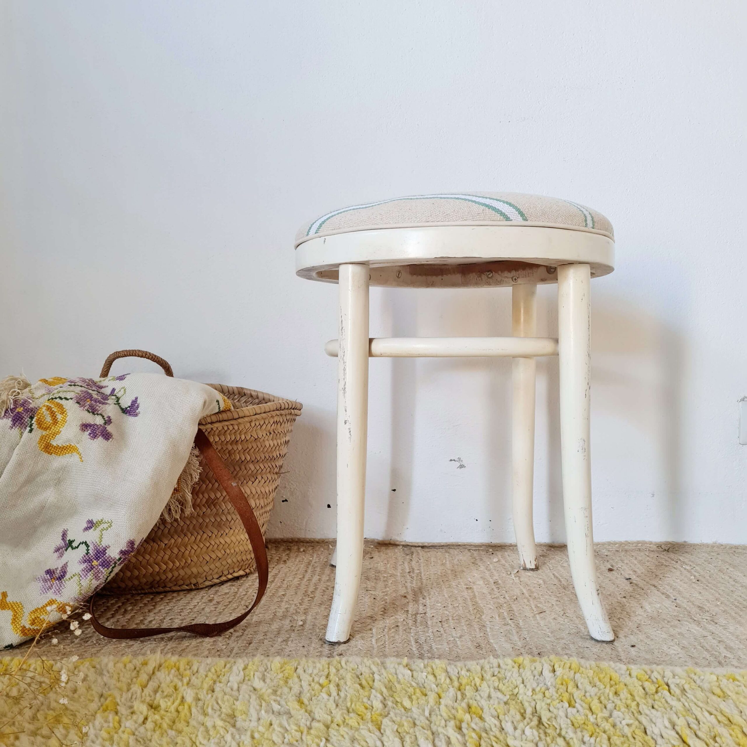 Tabouret ancien bois et assise toile rayée crème verte