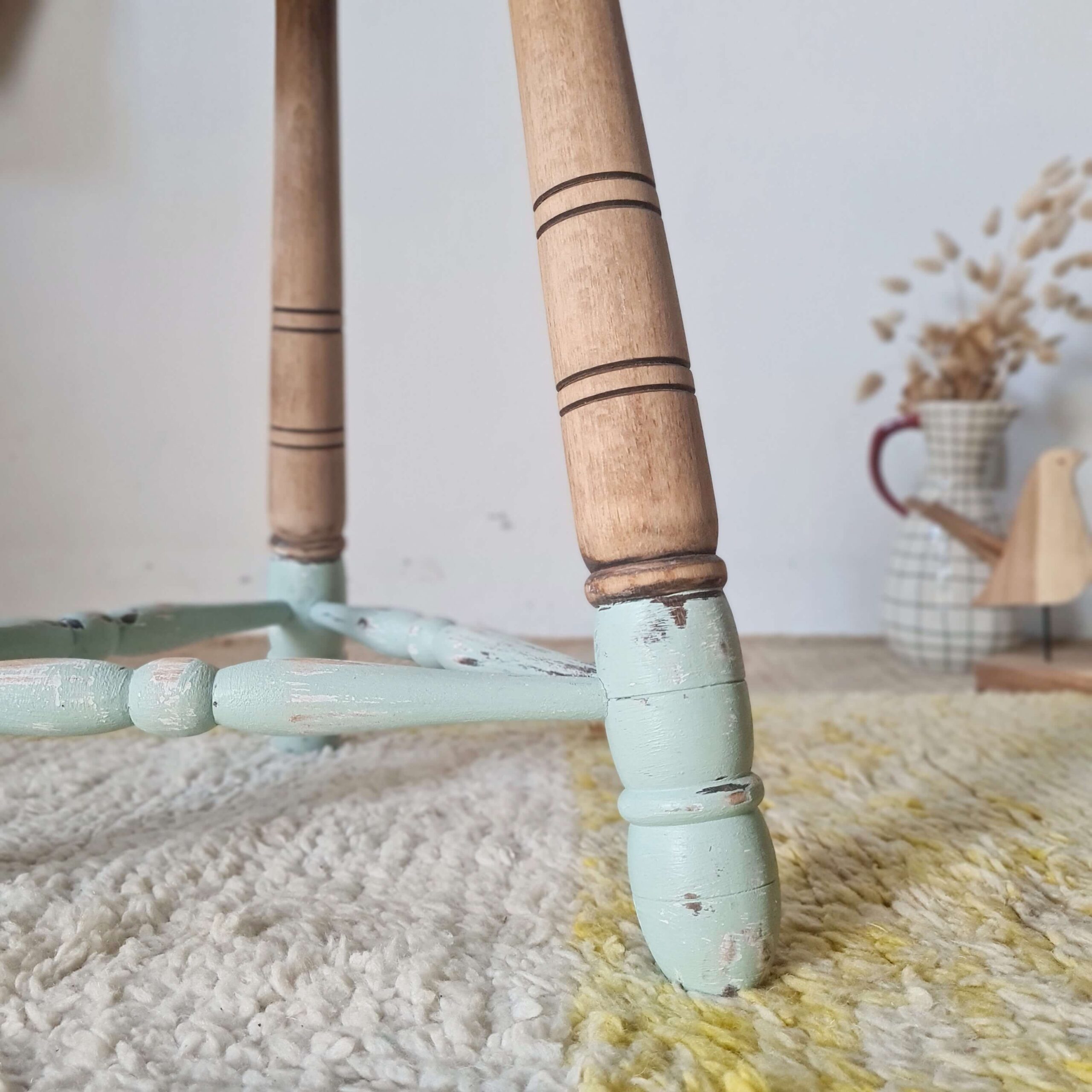 pied-bois-tourne-peinture-patinee-meuble-vintage