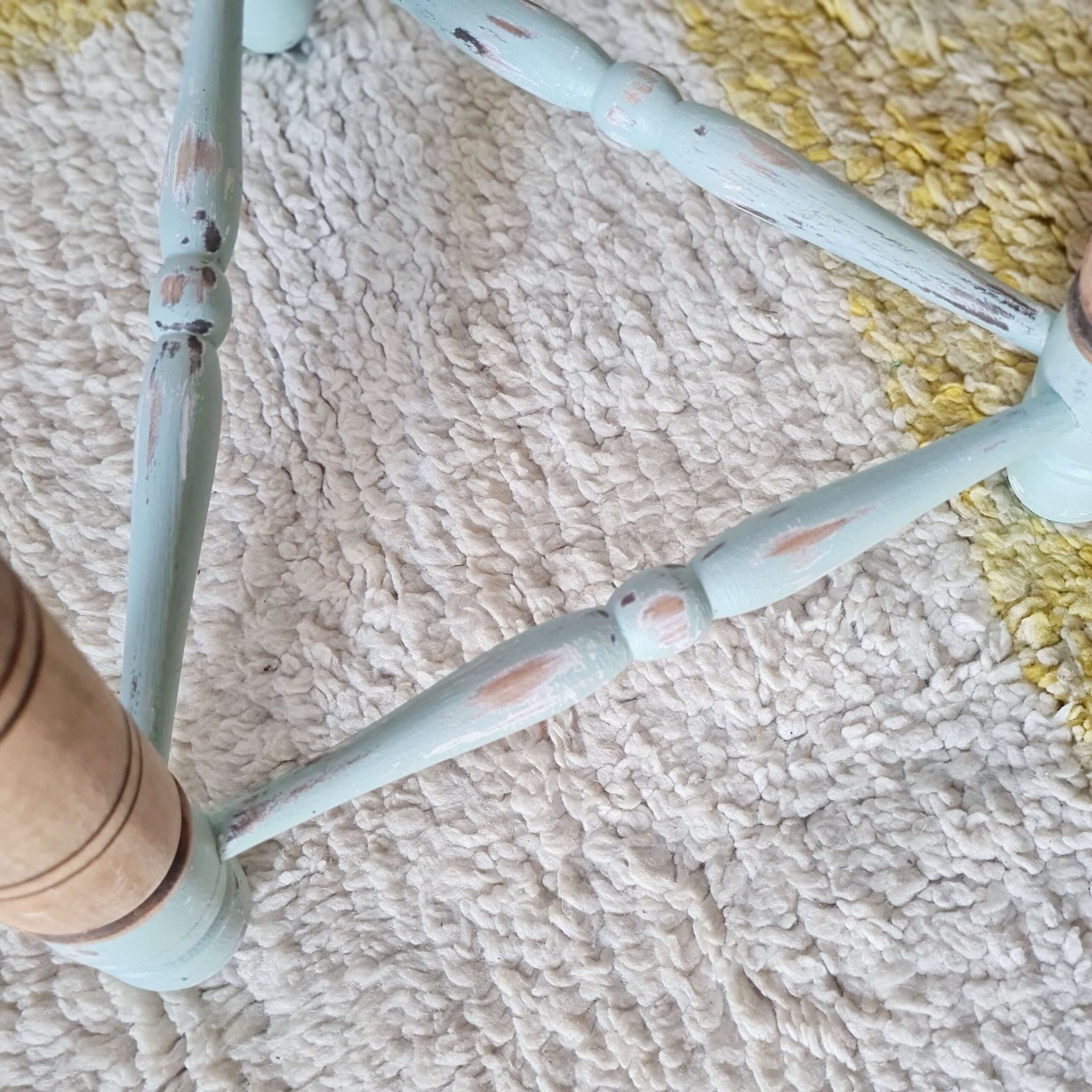 detail-entretoise-bois-tabouret-campagne-chic