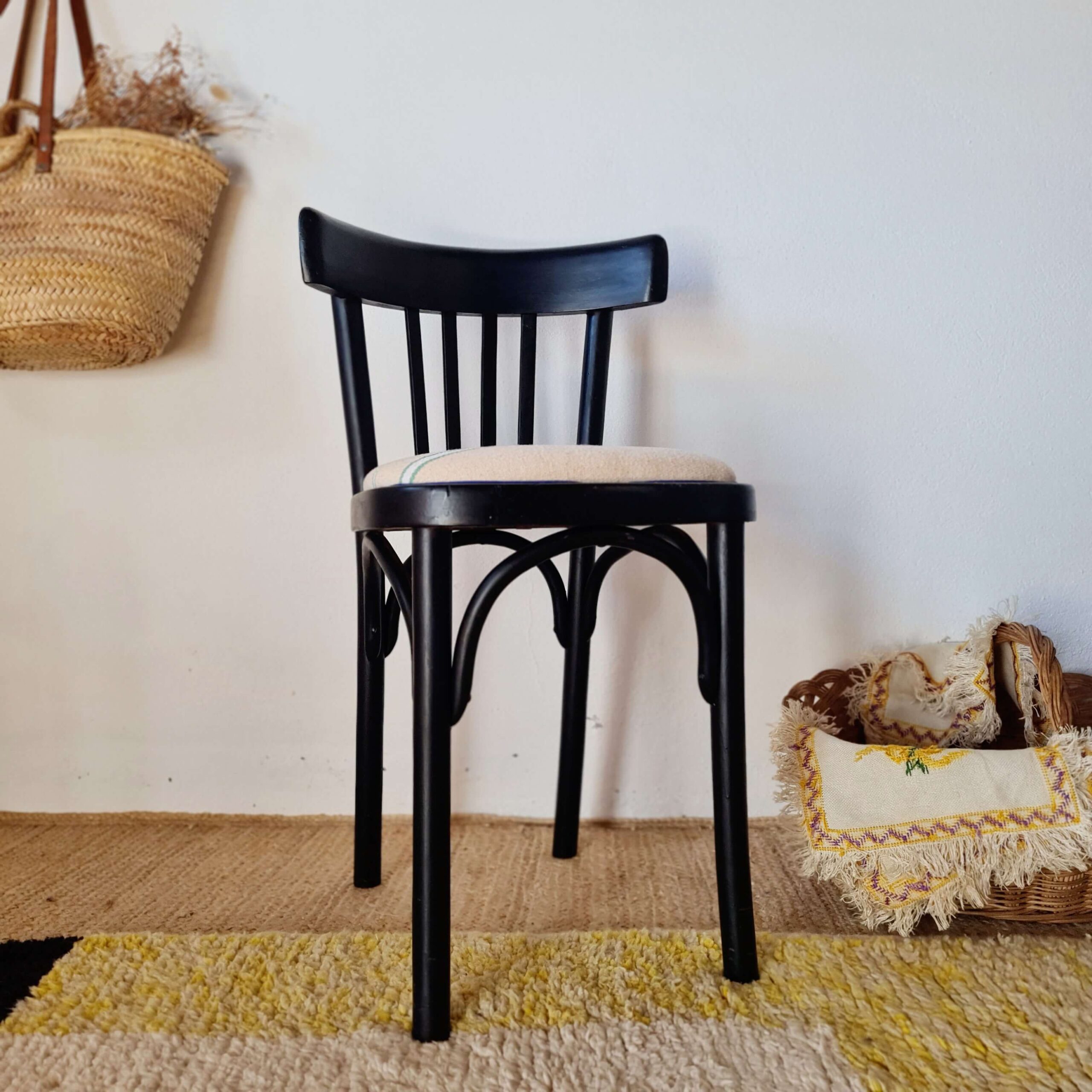 Chaise bistrot bois courbé noir assise rayures