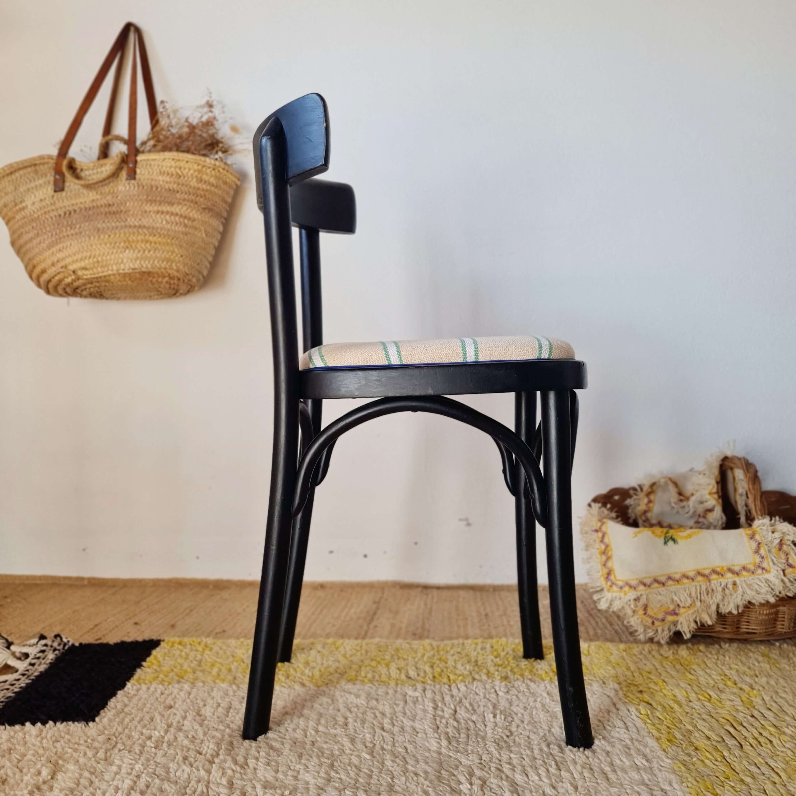 Chaise bistrot bois courbé noir assise rayures