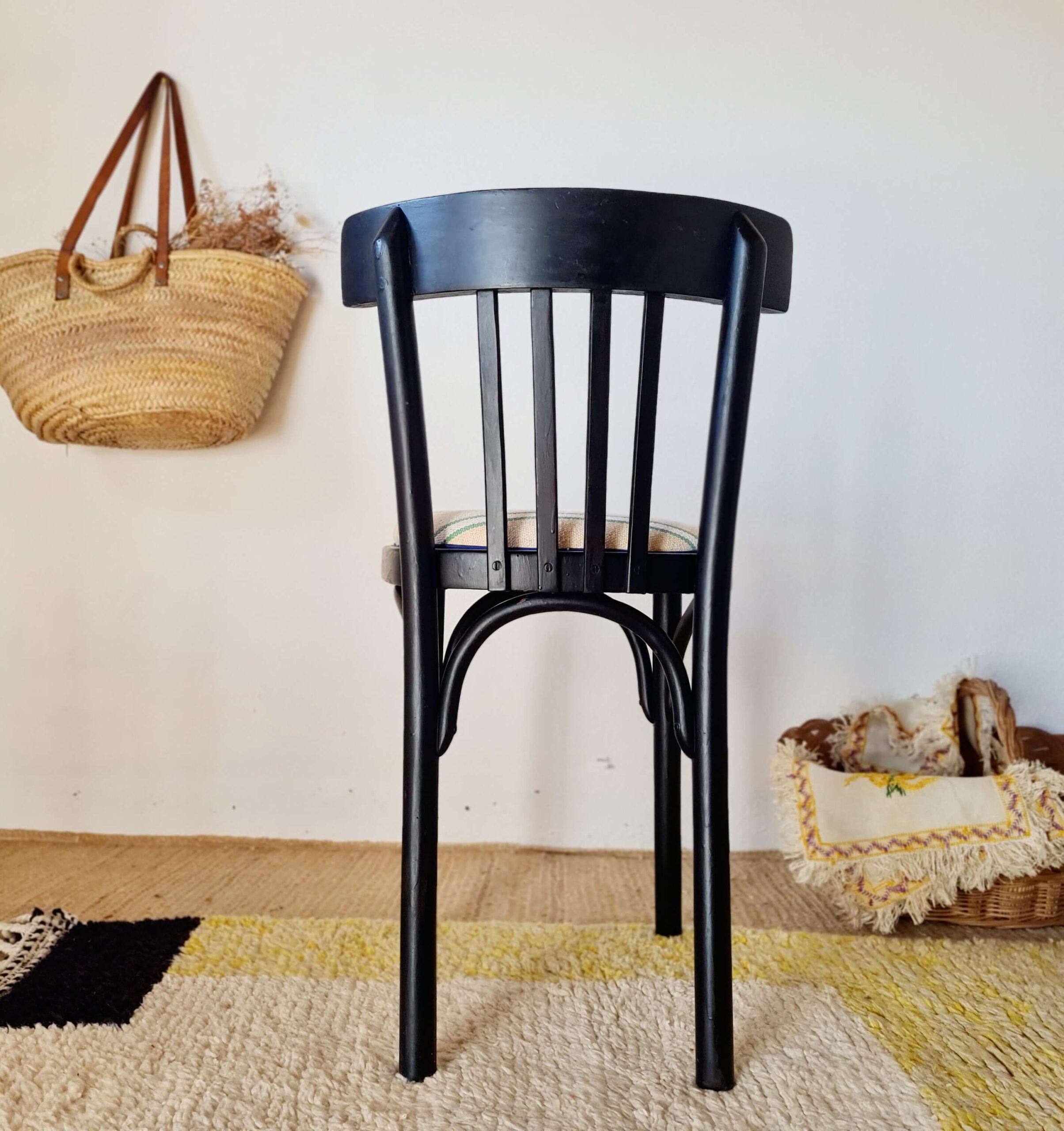 Chaise bistrot bois courbé noir assise rayures