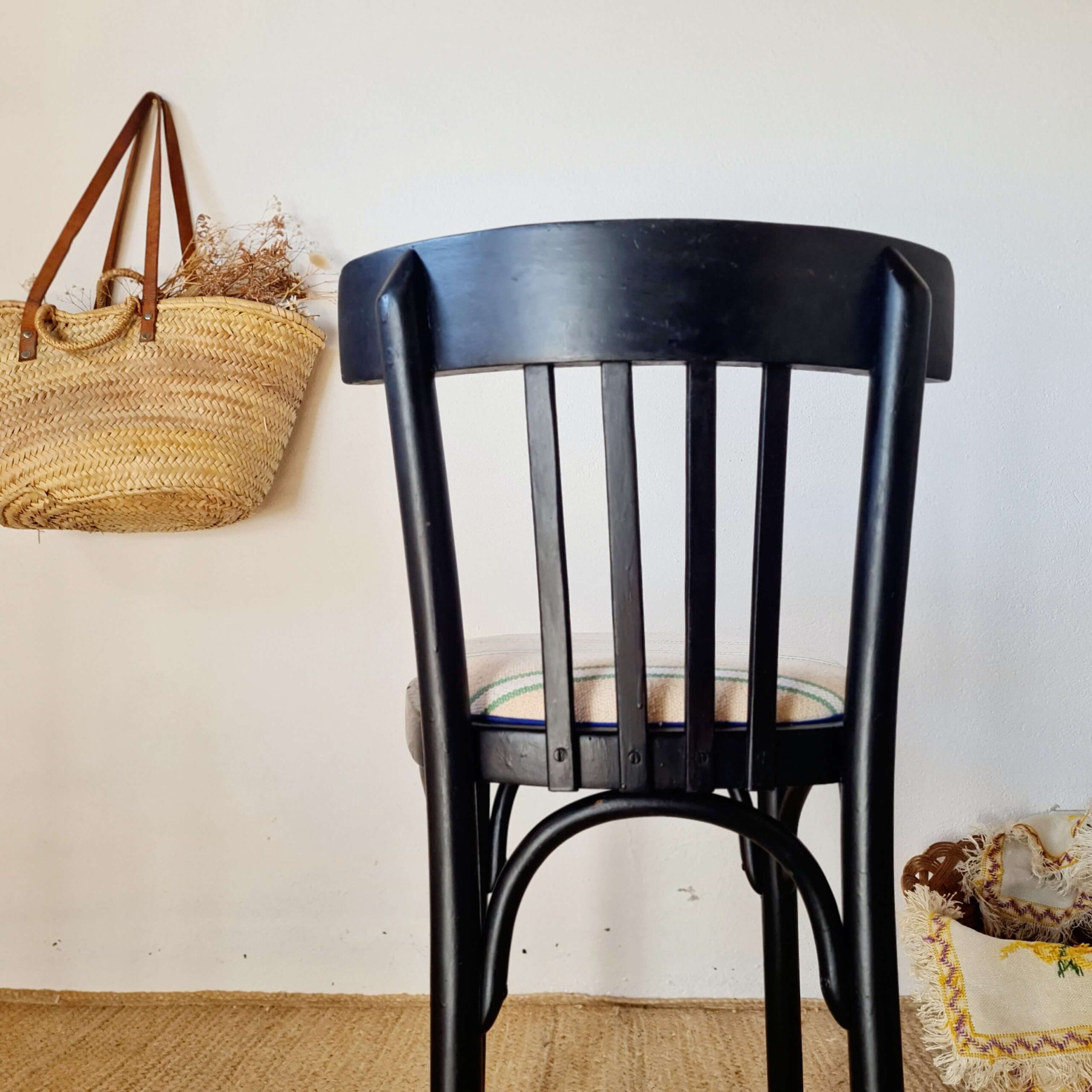 Chaise bistrot bois courbé noir assise rayures