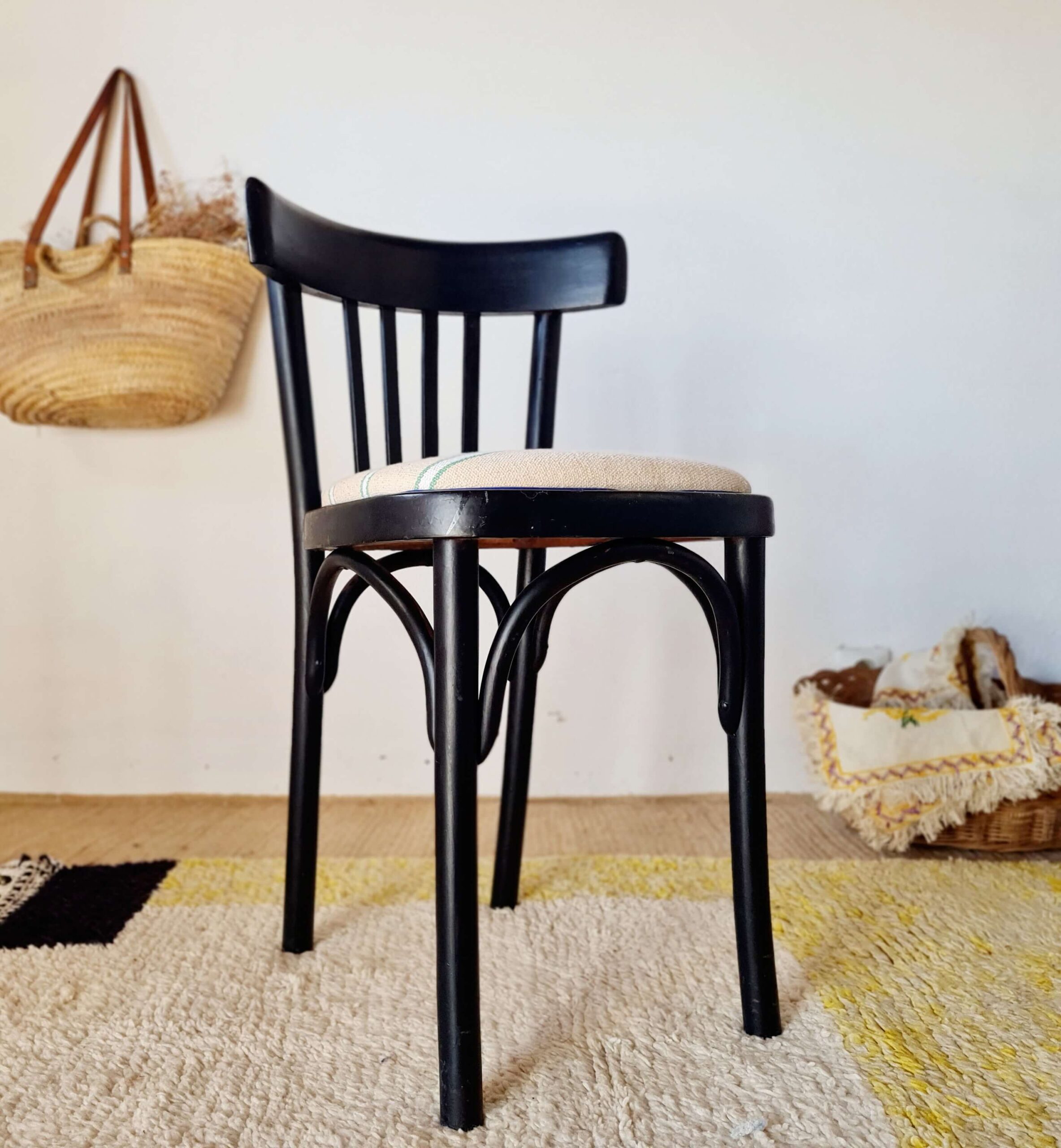 Chaise bistrot bois courbé noir assise rayures