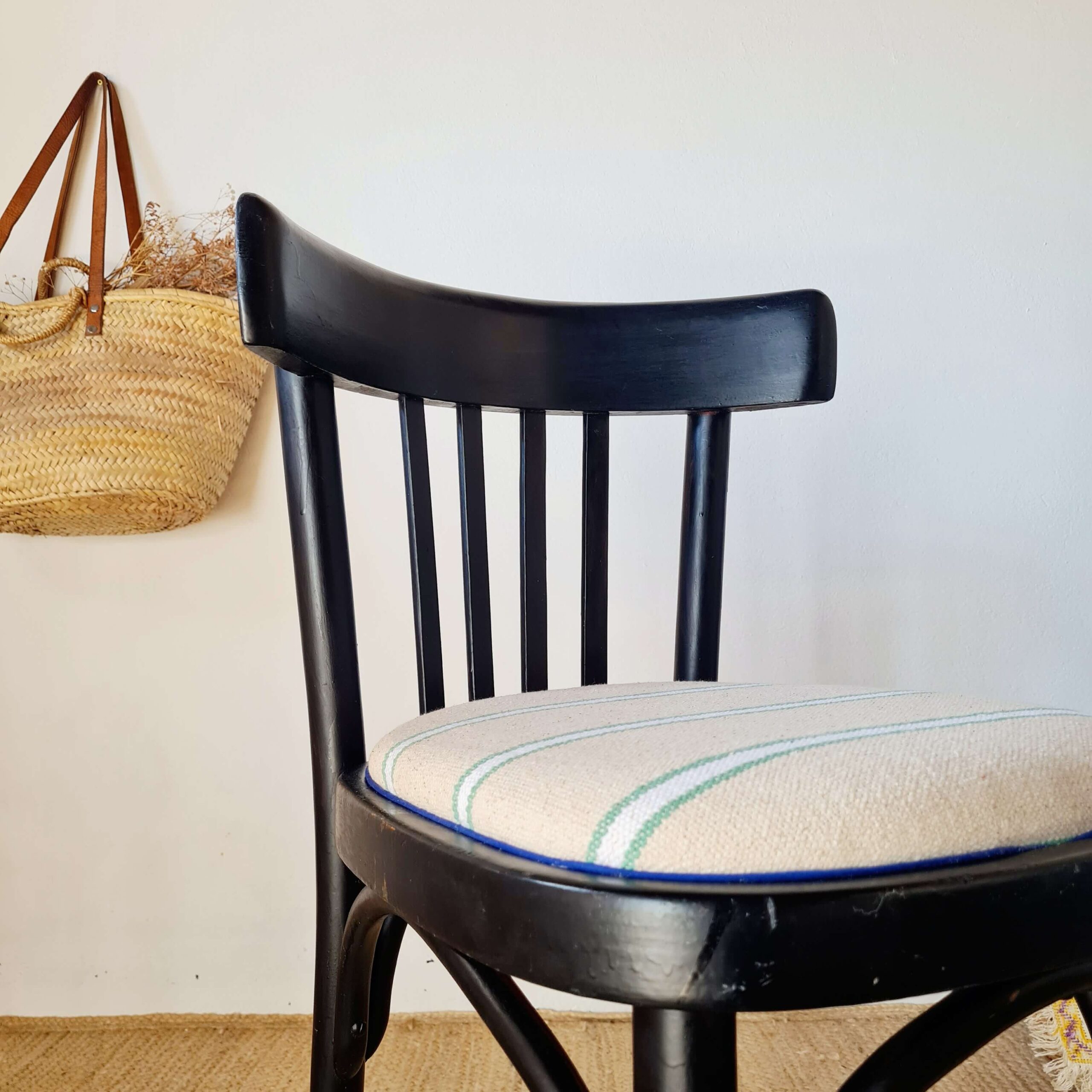 Chaise bistrot bois courbé noir assise rayures