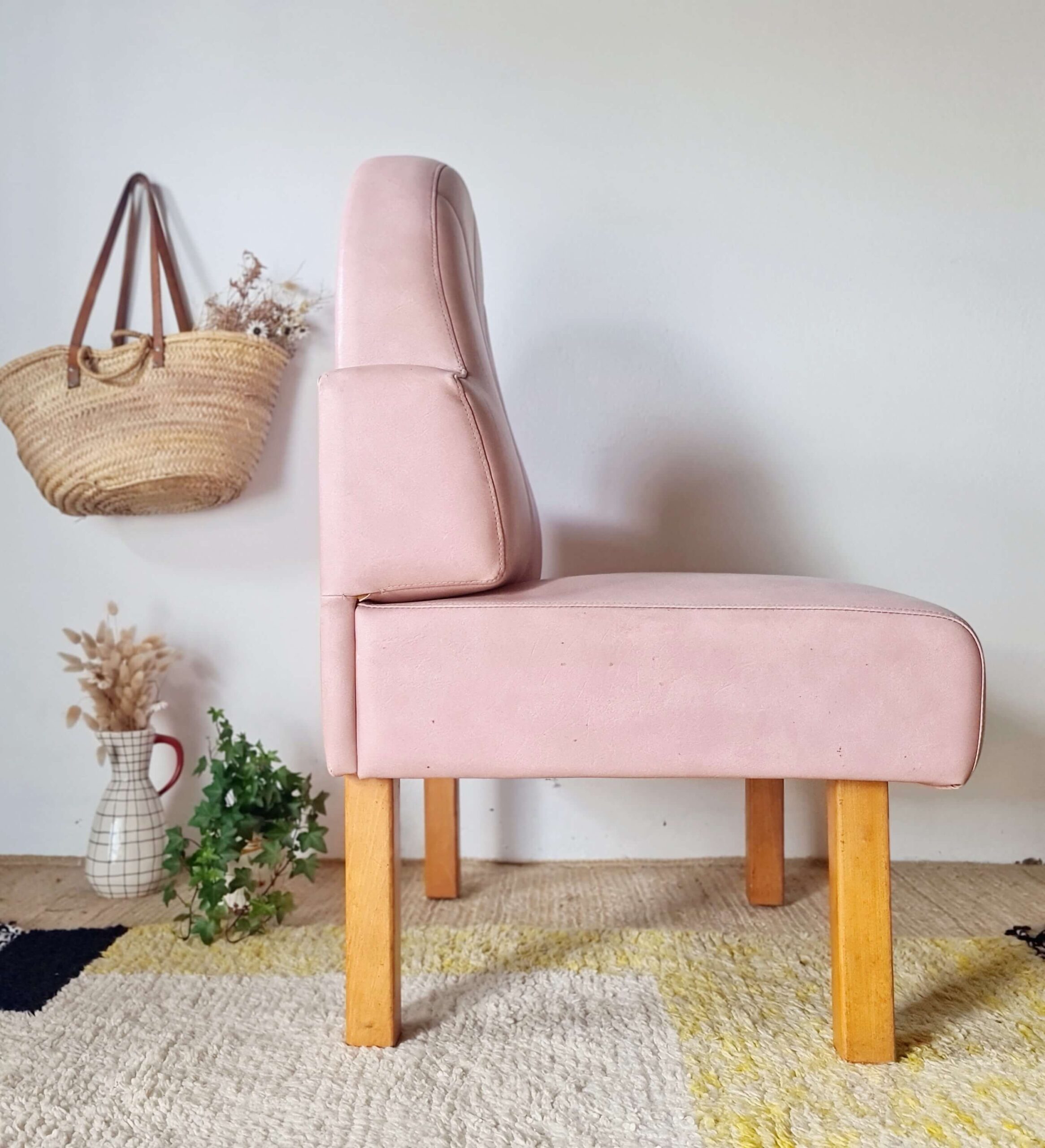 Chauffeuse vintage dossier éventail – Style Art Déco – Rose poudré