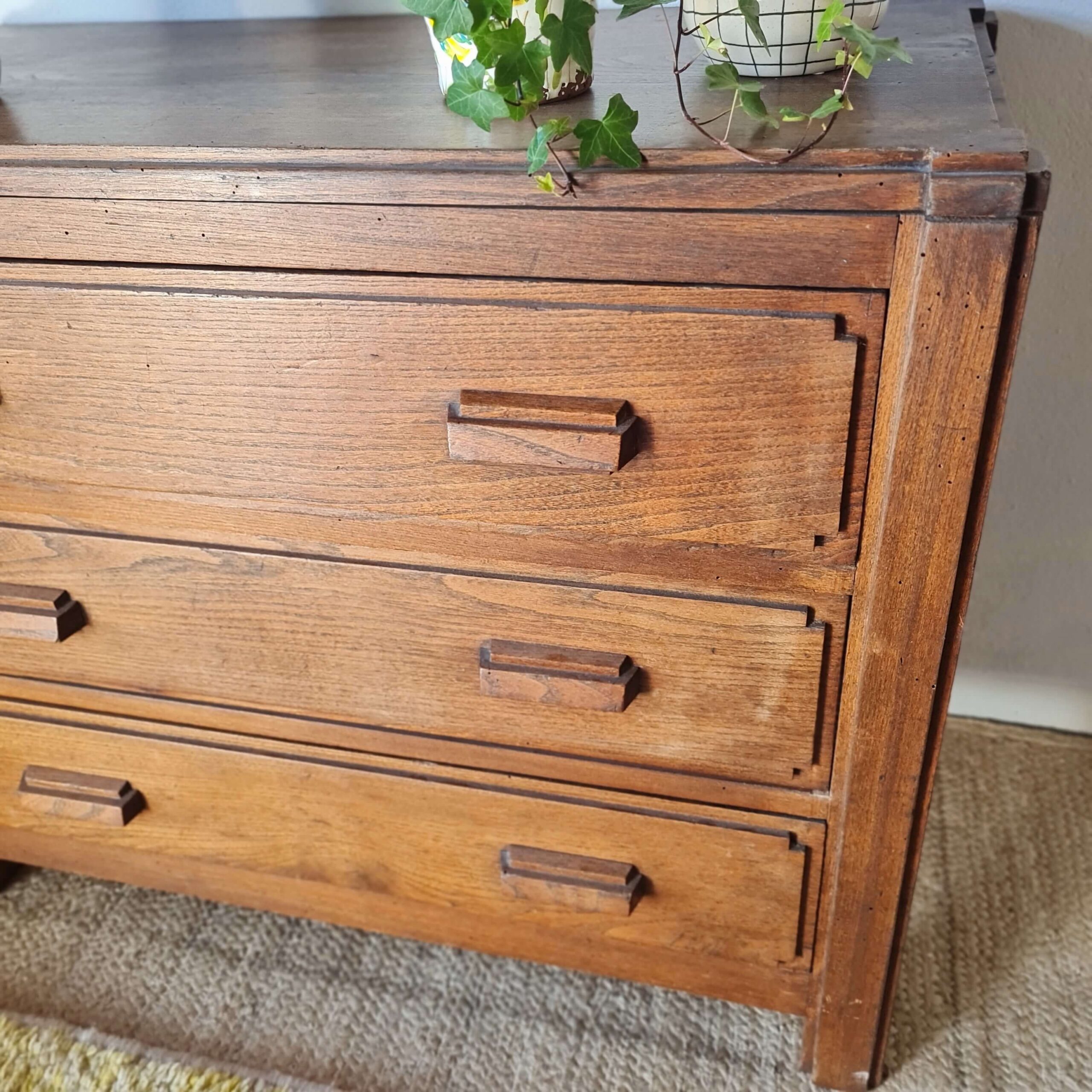 Commode Art Déco en chêne massif