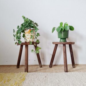 Paire de tabourets tripodes anciens brutalistes