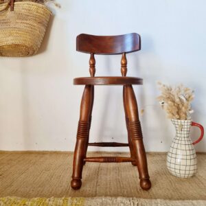 Chaise ancienne art populaire - brutaliste
