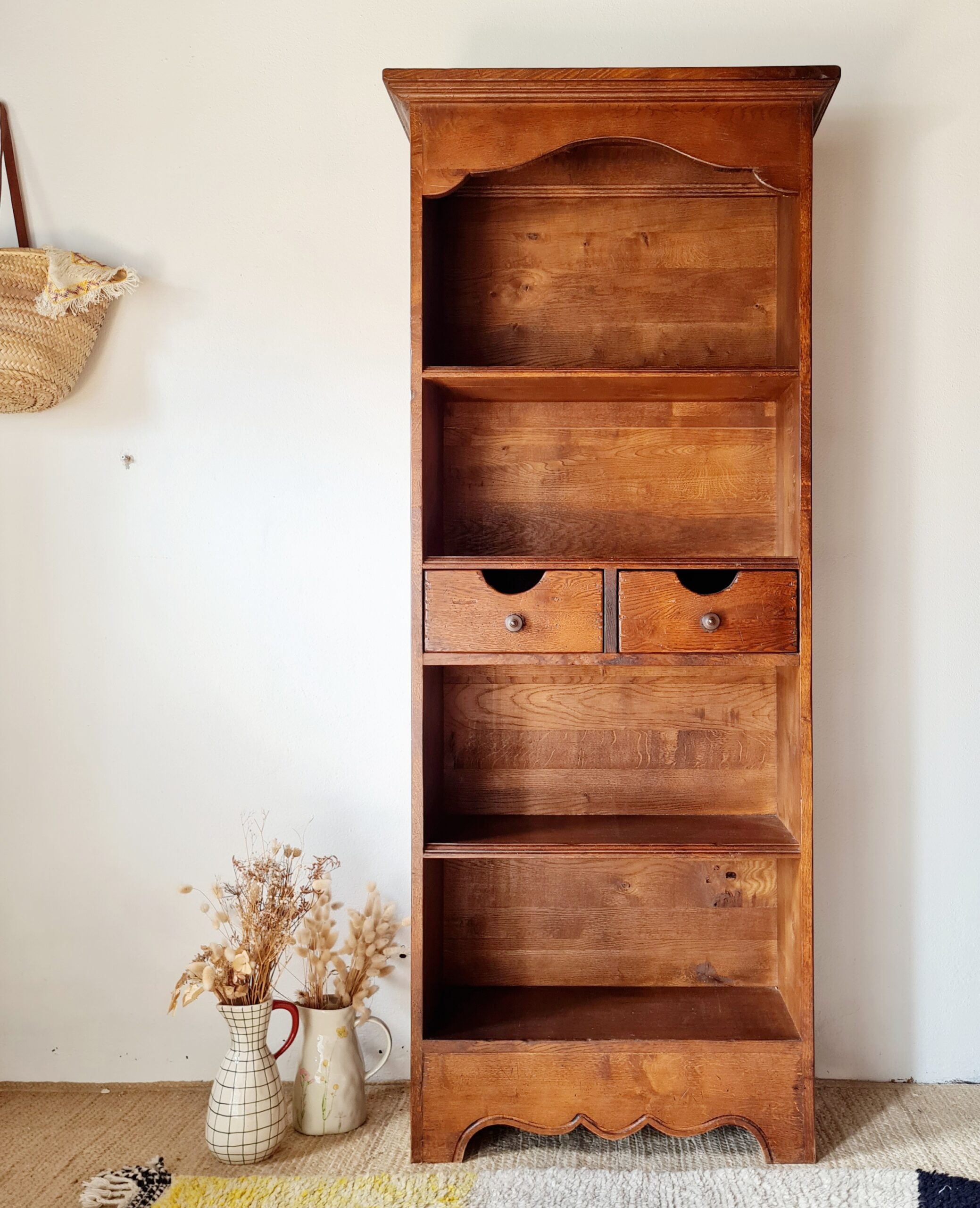 Grande bibliothèque de charme en bois massif