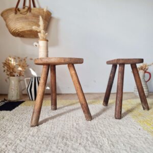Paire de tabourets tripodes anciens brutalistes