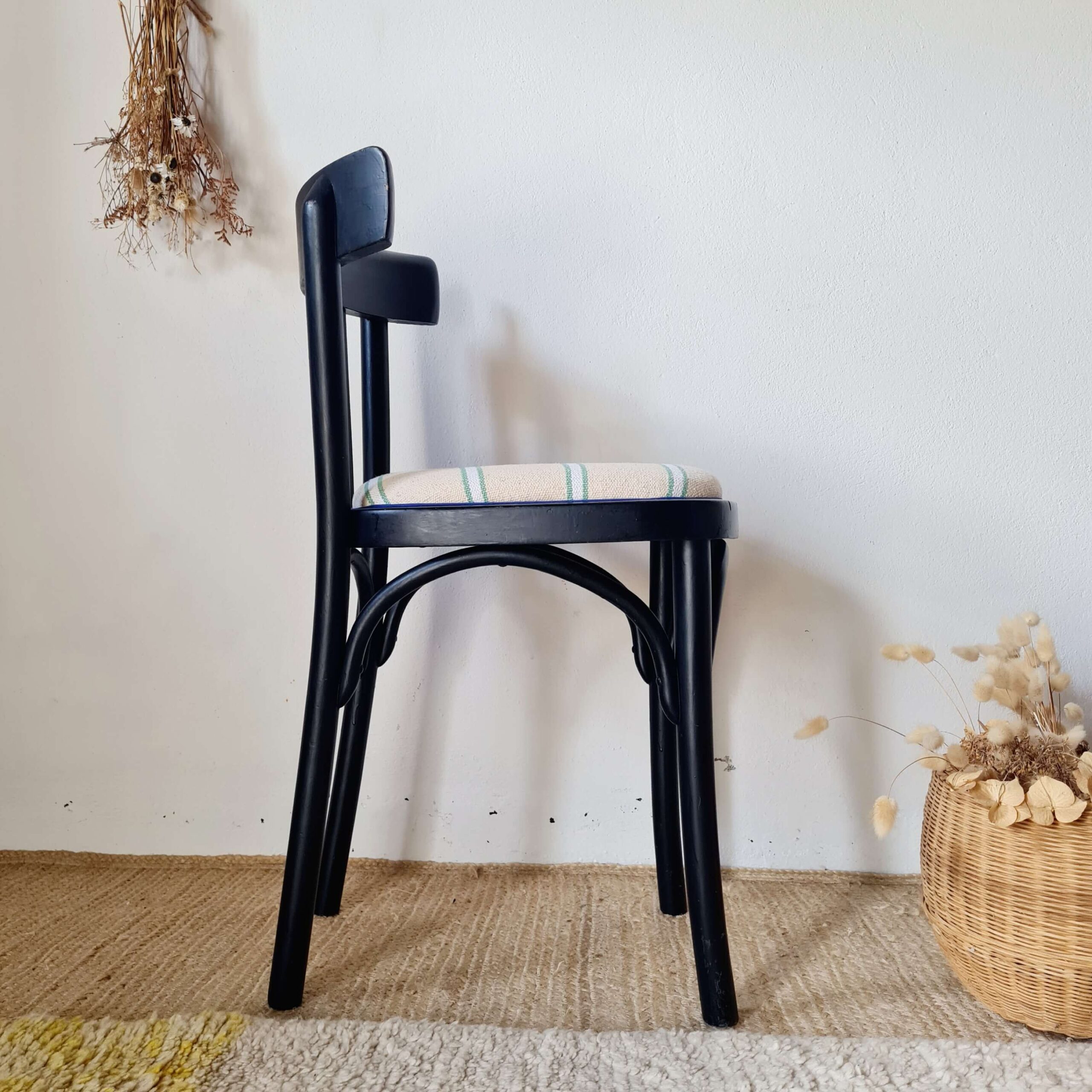 Chaise bistrot bois courbé noir assise rayures