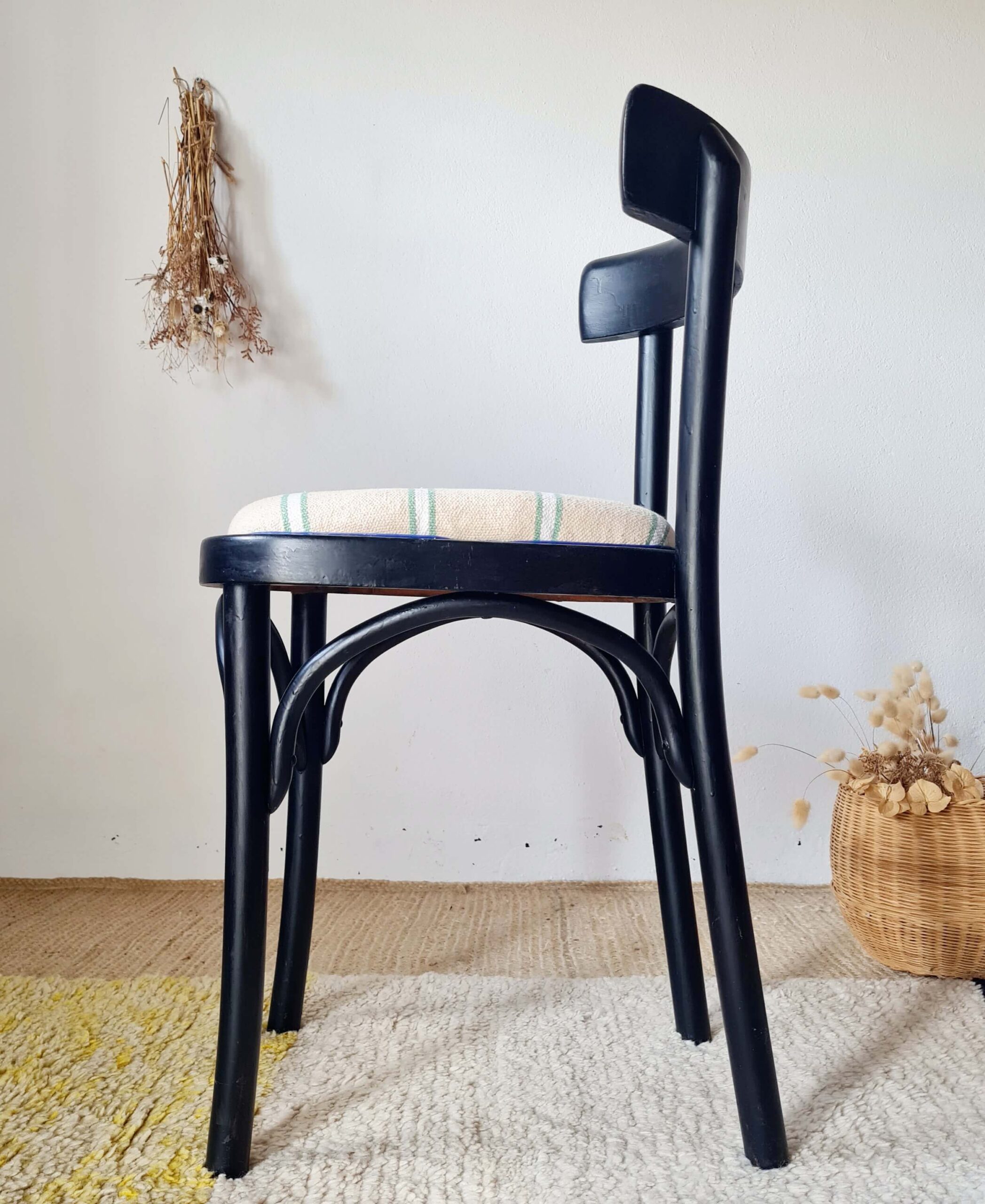 Chaise bistrot bois courbé noir assise rayures