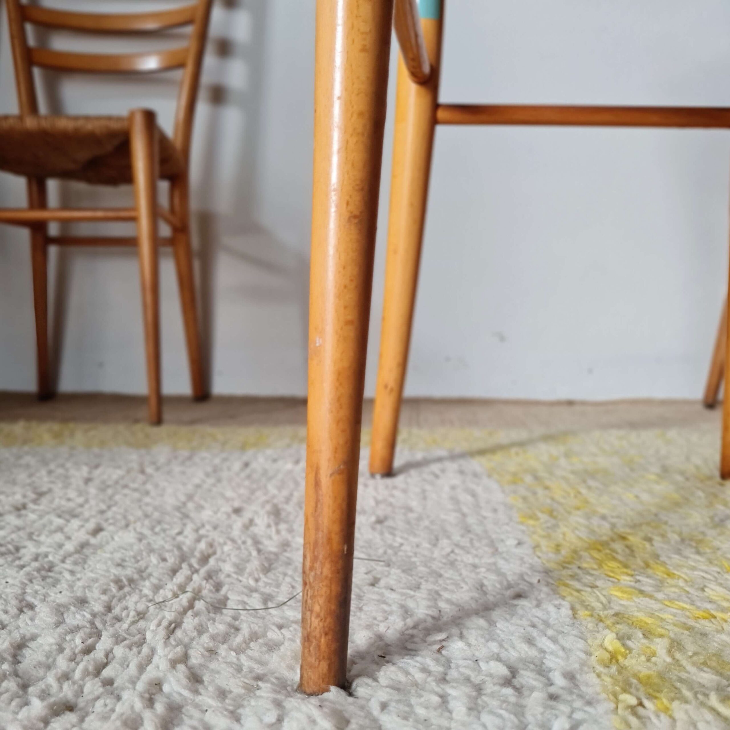 Suite de 4 chaises italiennes vintage en bois et paille