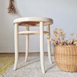 Tabouret vintage en bois courbé blanc et assise en cannage
