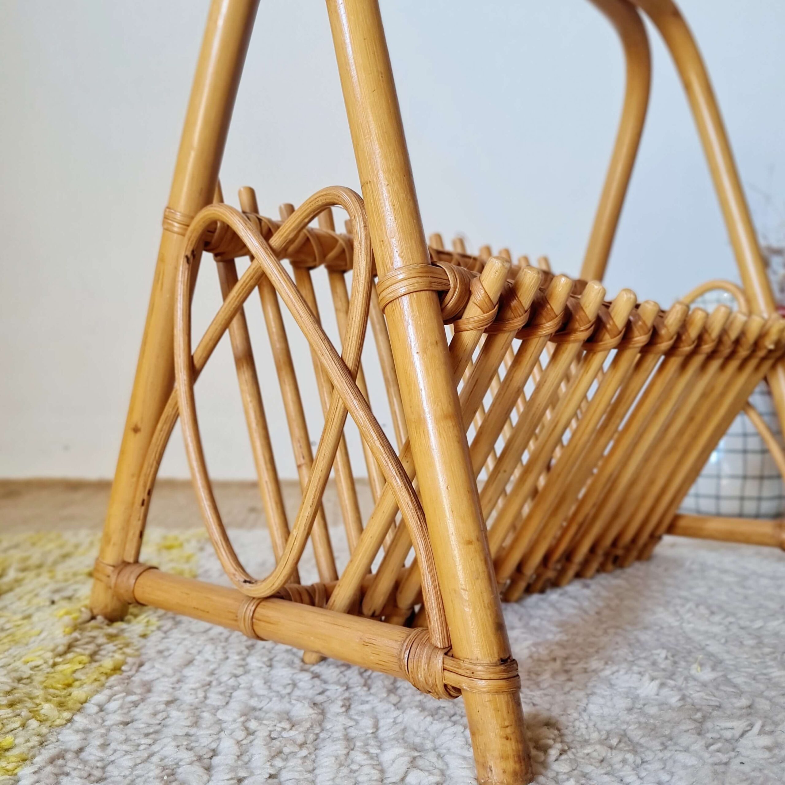 detail-rotin-tresse-coeur-porte-revues