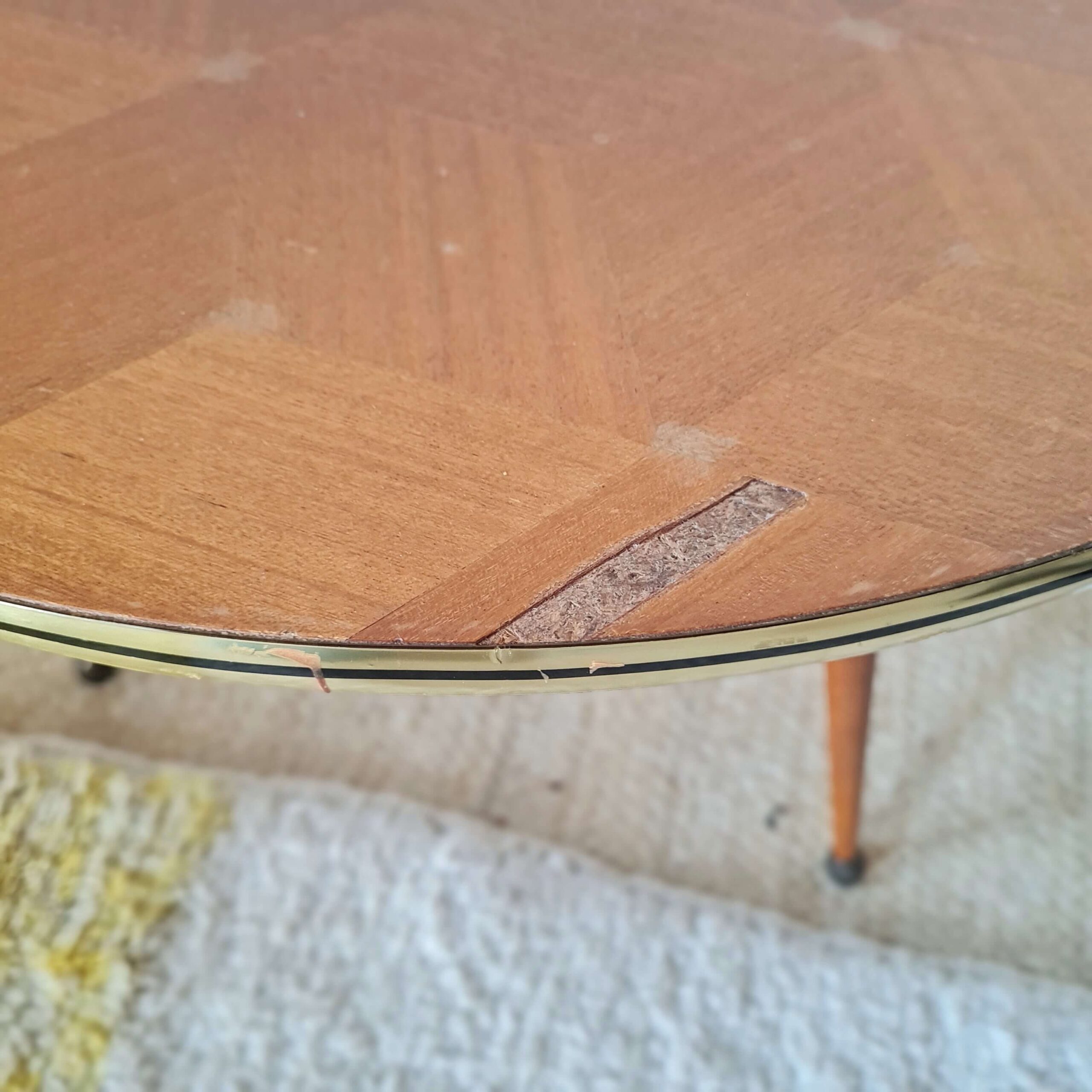 defaut-placage-bois-table-ancienne