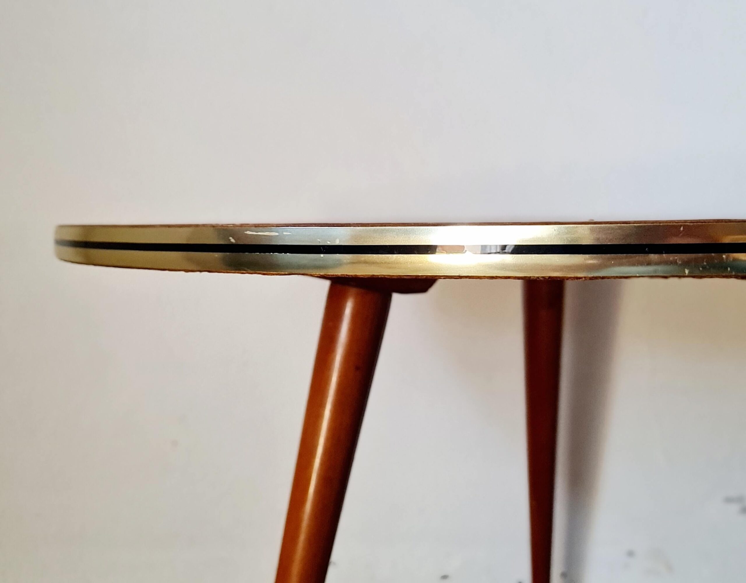 table-basse-retro-chant-dore-laiton