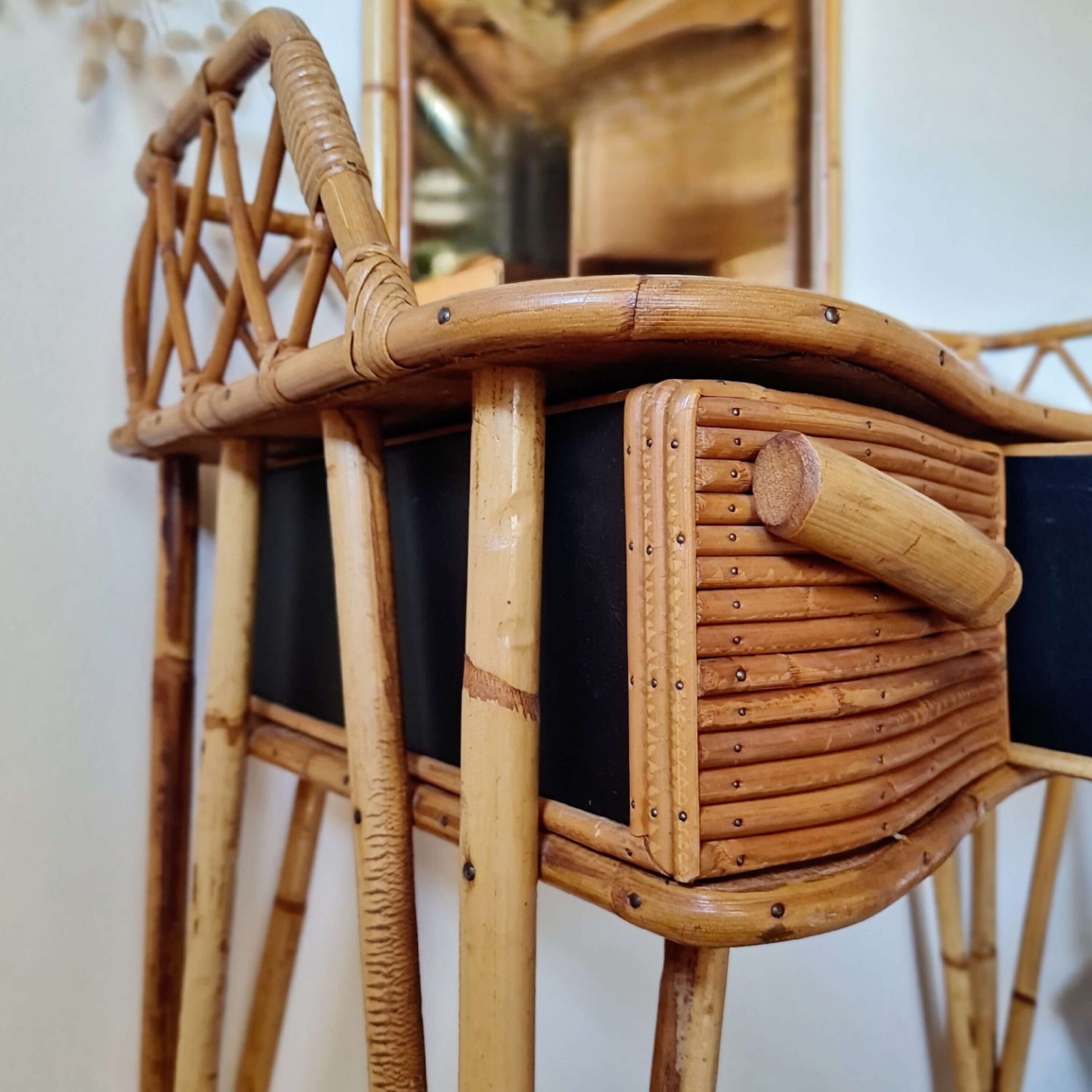 coiffeuse-rotin-profil-panneau-skaï-noir-design-italien