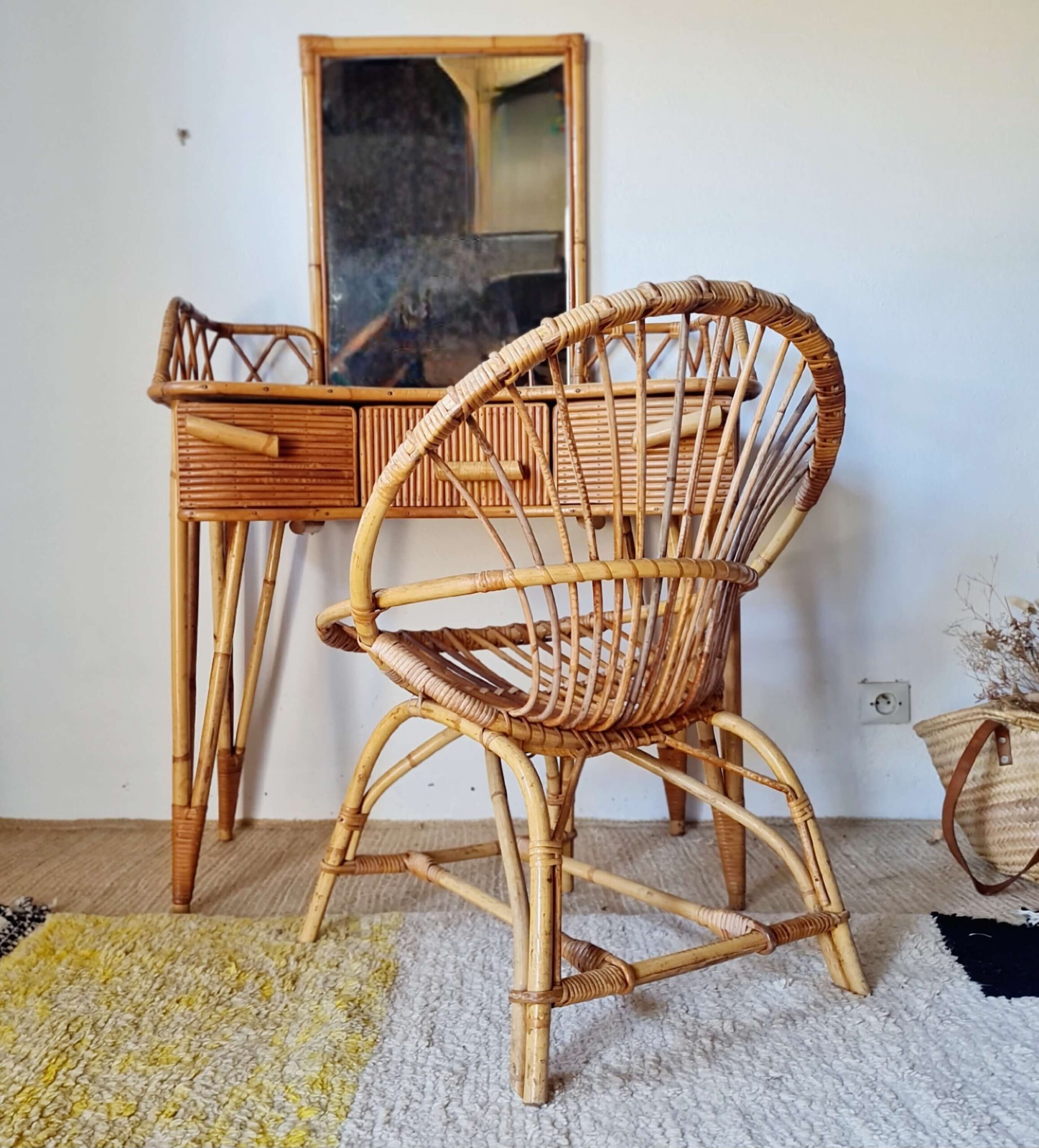 ensemble-coiffeuse-et-chaise-coquille-rotin-boheme