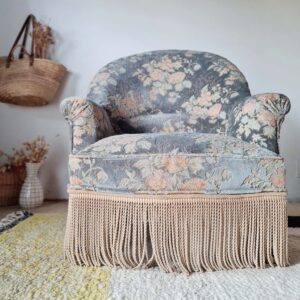 fauteuil-vintage-velours-fleuri-franges