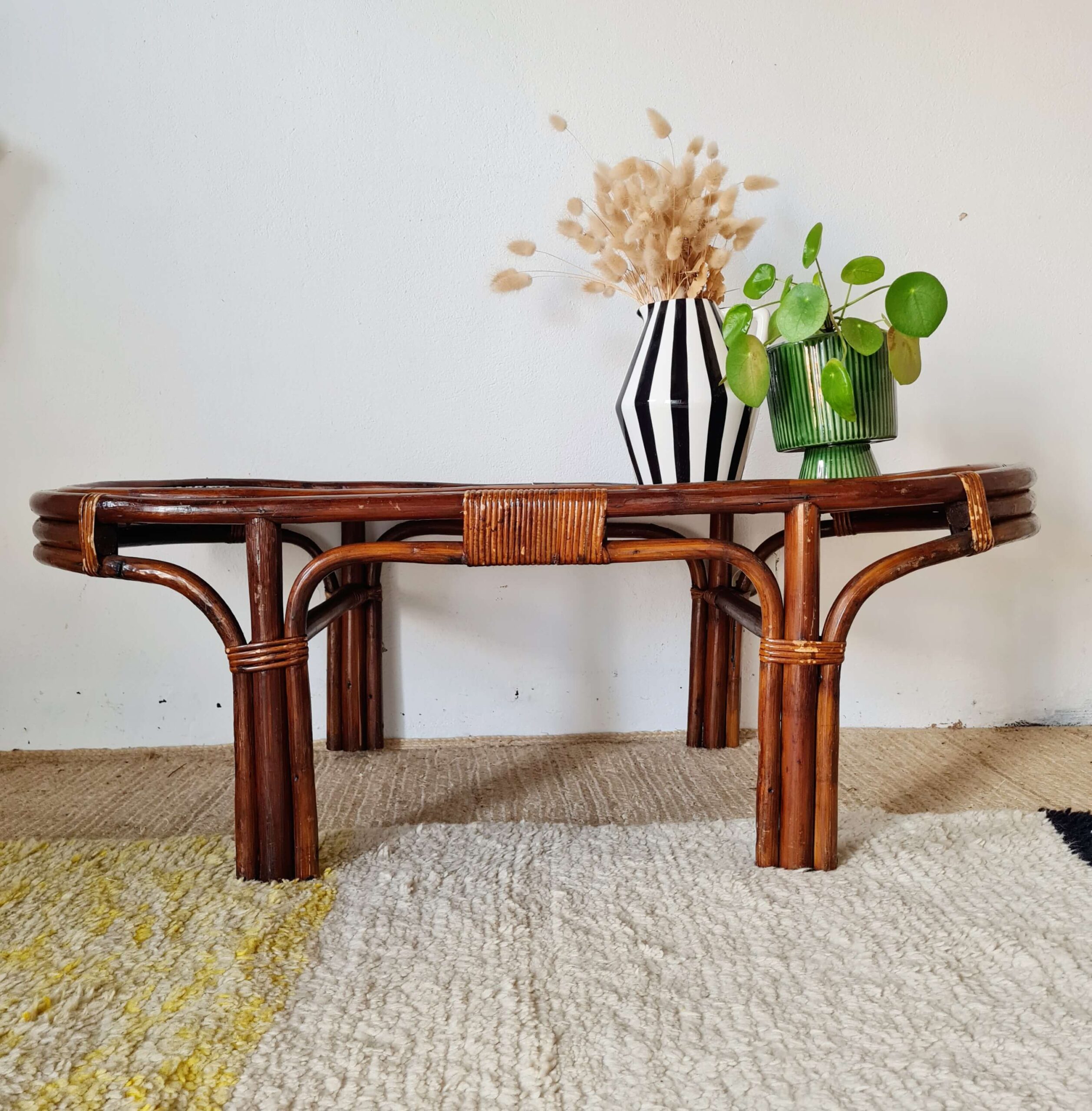 Grande table basse ovale en rotin brun foncé, années 70