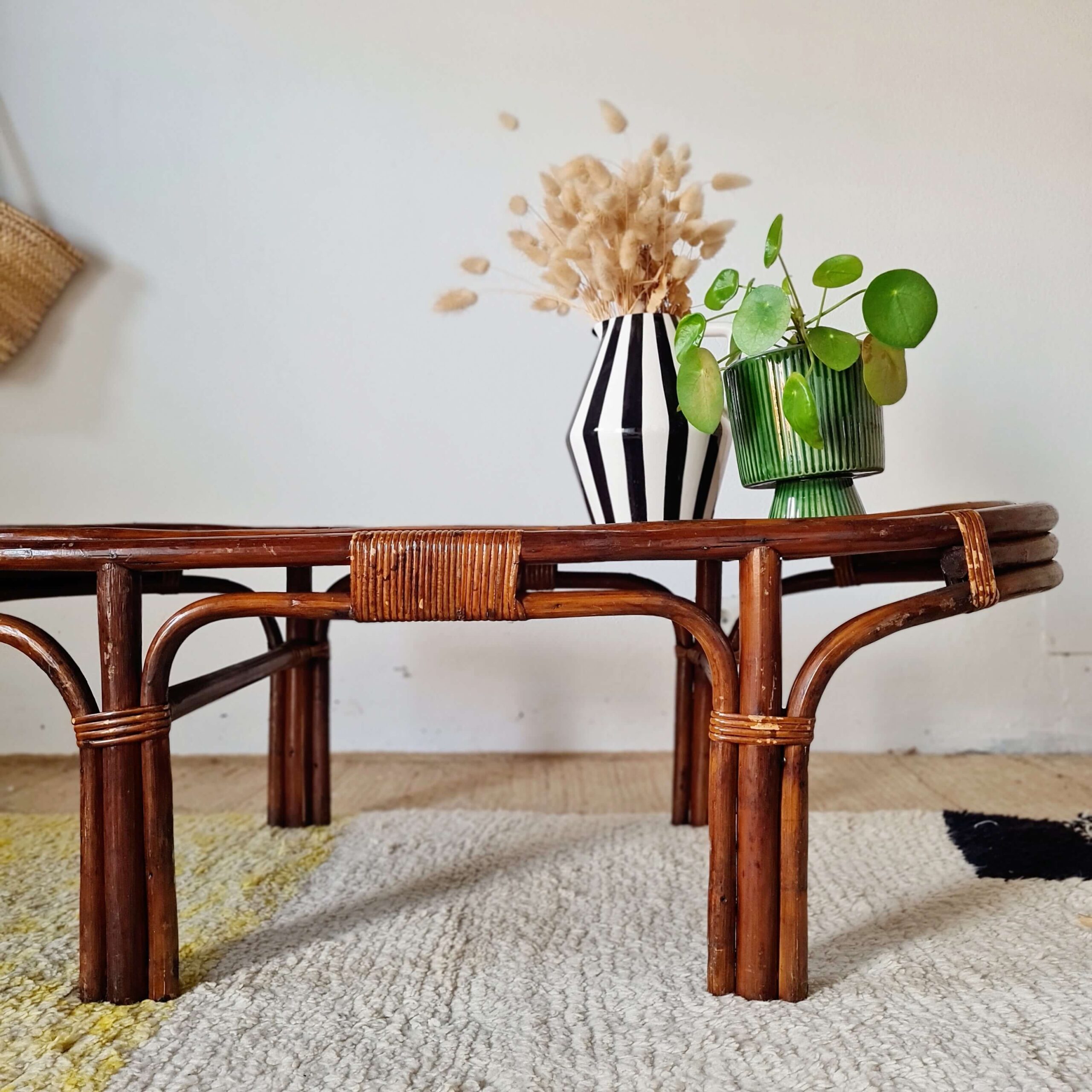 Table basse organique en rotin tressé, décoration bohème