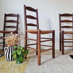 Trio de chaises en bois et assise en paille