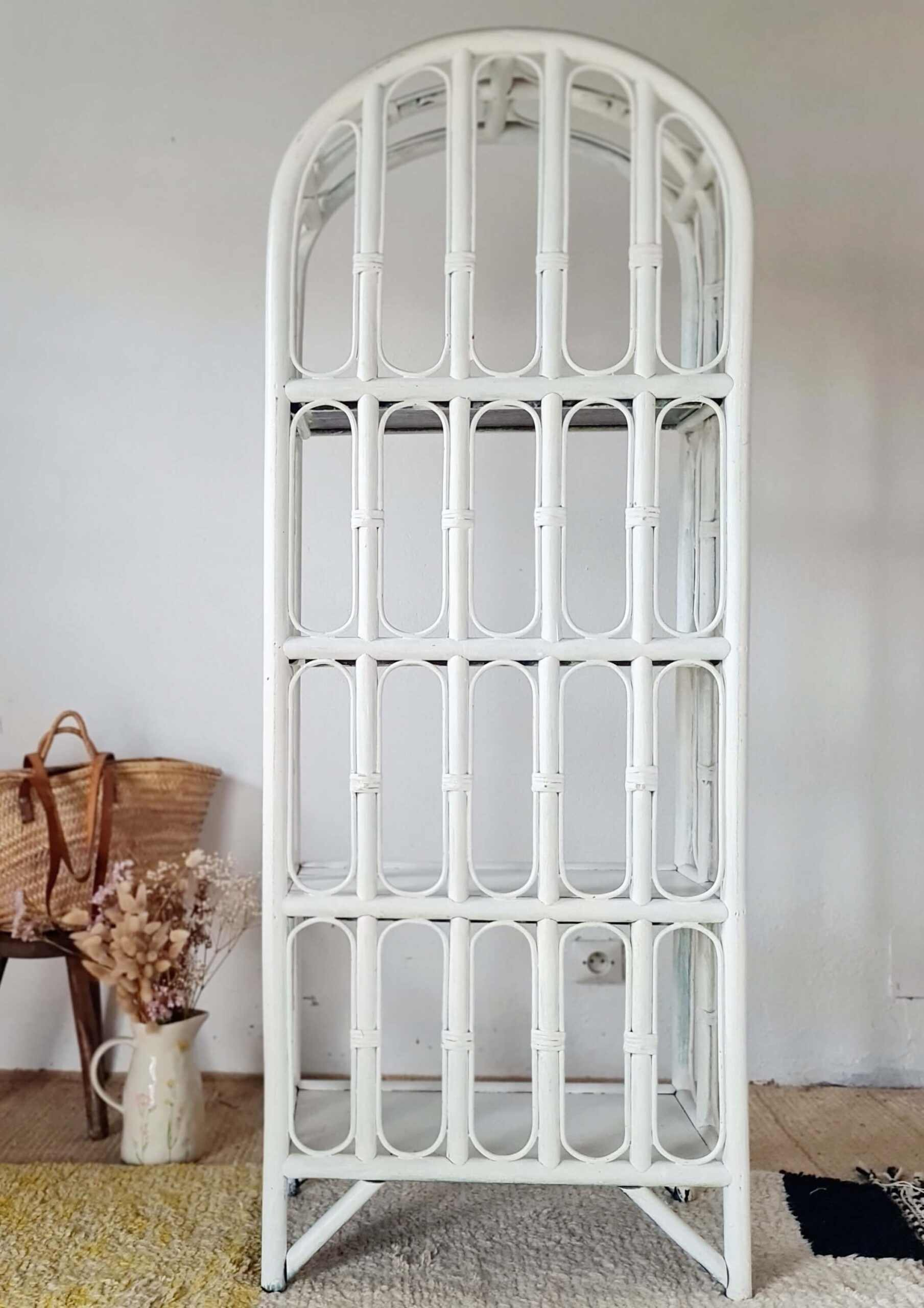 Meuble de rangement rétro en rotin tressé blanc