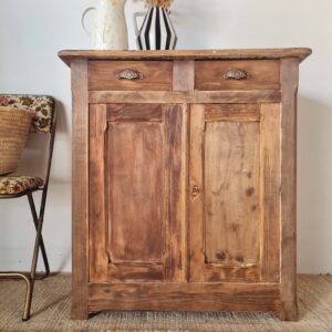 Buffet parisien authentique avec tiroirs et étagère