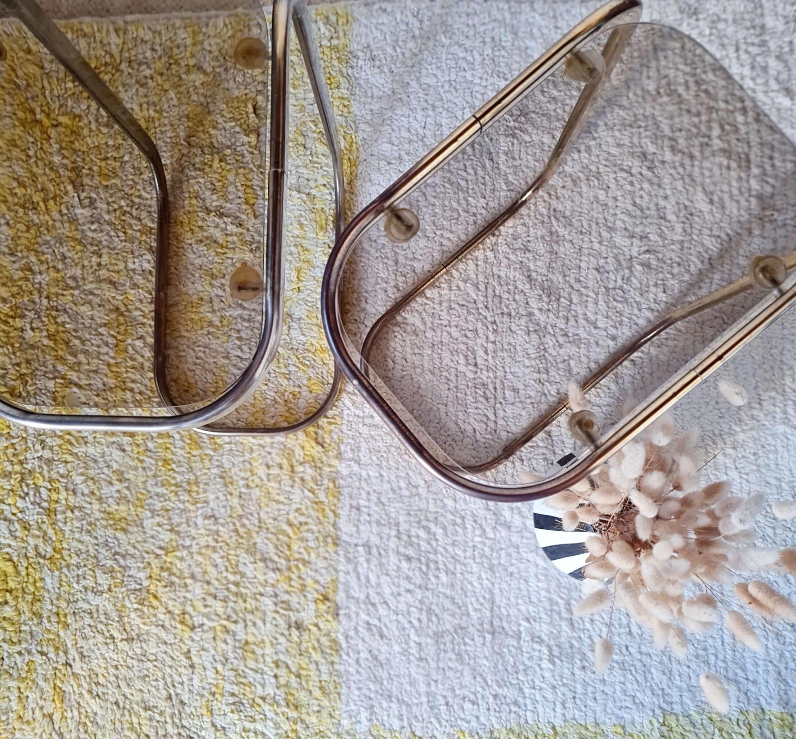 Paire de tables d'appoint vintage : perspective zénithale