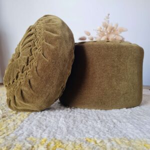 Ensemble vintage composé d'un pouf et de son coussin en velours de couleur verte