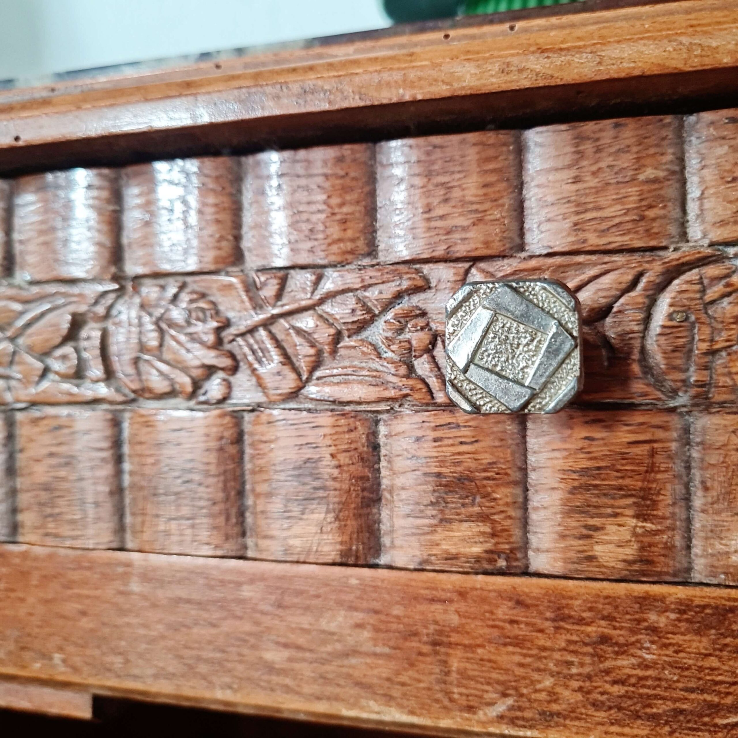 Bouton de tiroir en métal argenté sculpté