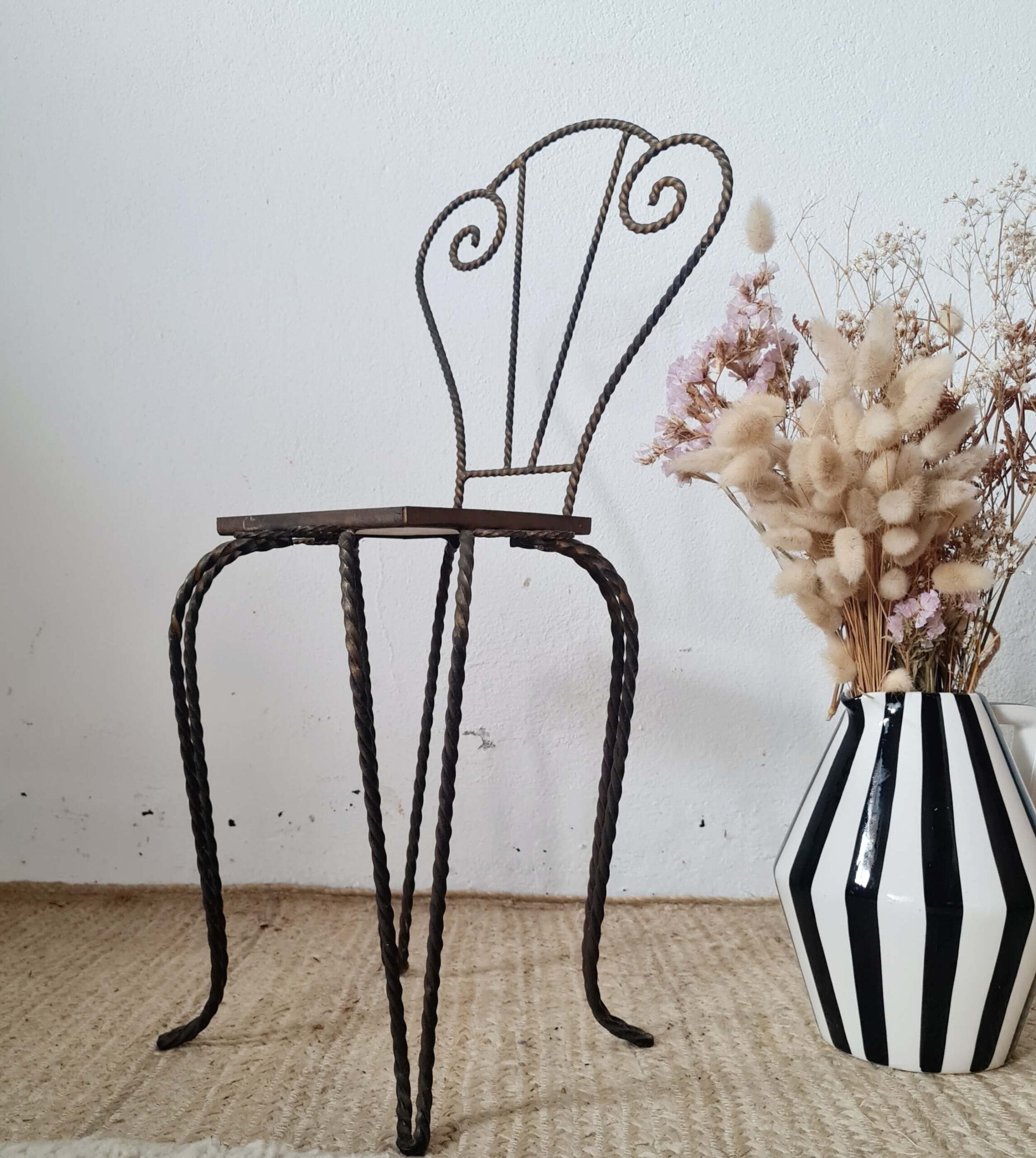 Chaise années 50 fer forgé et céramique fleurs