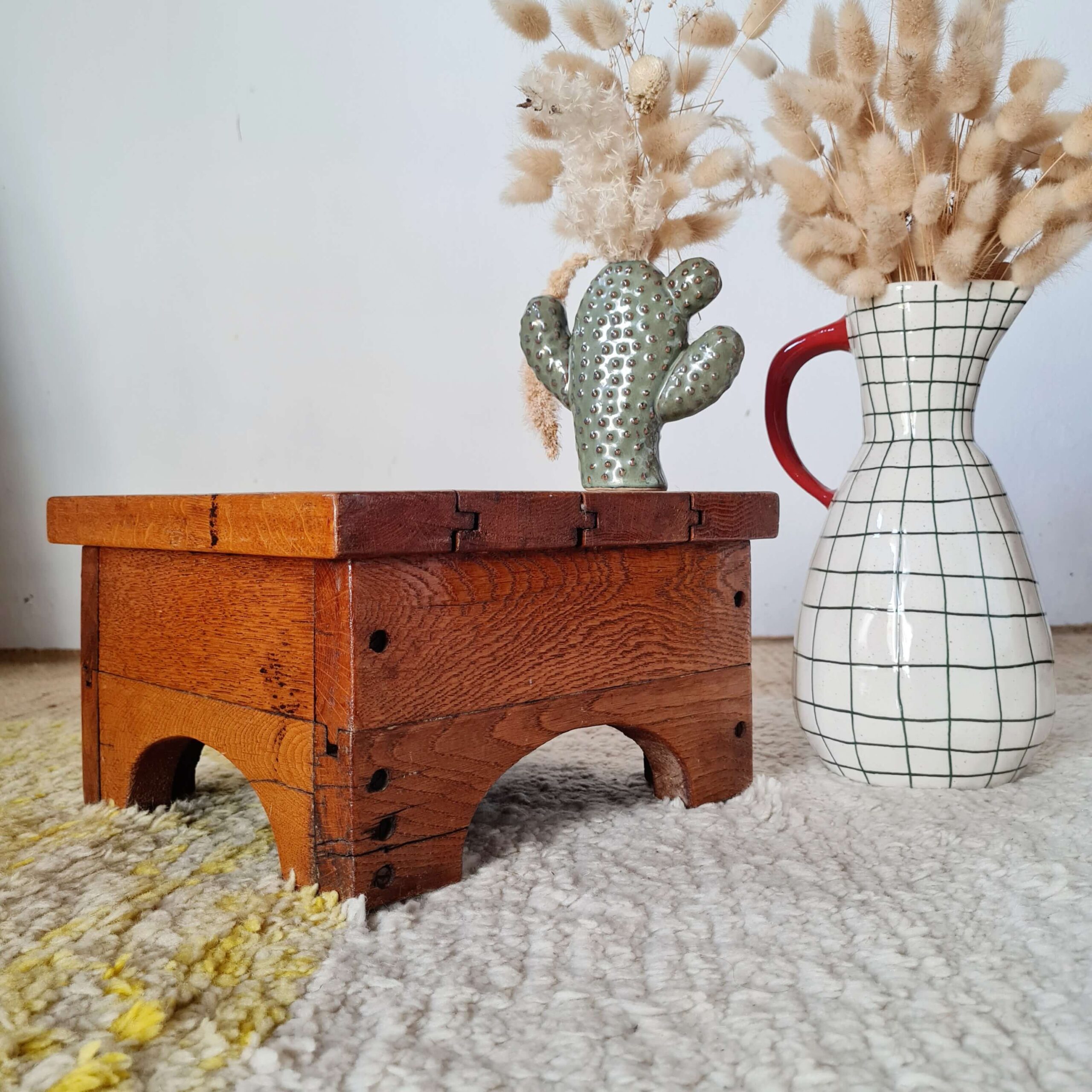 Marche pied ancien en bois ou mini banc en bois vintage