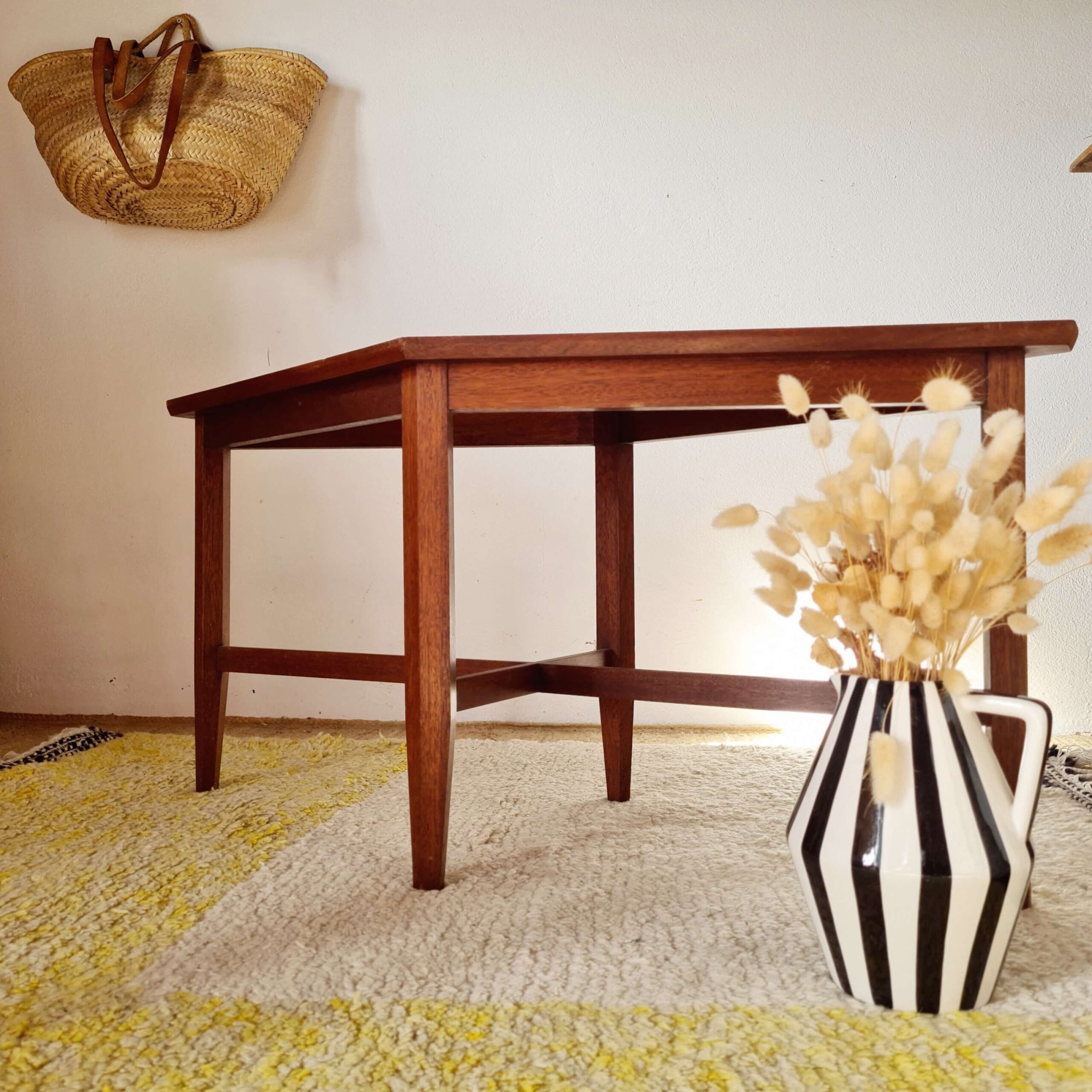 Bout de canapé ou table basse ancienne géométrique en bois vintage